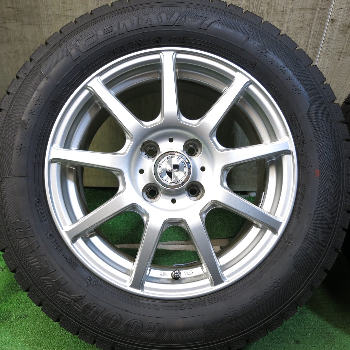 [送料無料]超バリ溝！22年！キレイ！ほぼ10分★スタッドレス 195/65R15 グッドイヤー アイスナビ7 GMach 15インチ PCD100/4H★3061406Hス