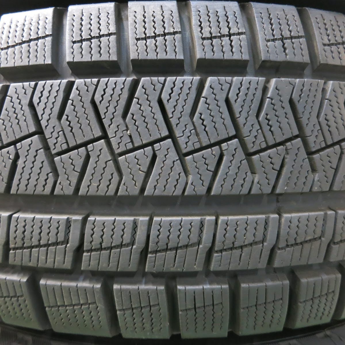 [送料無料]バリ溝！20年！9.5分★スタッドレス 195/65R15 ピレリ アイスアシンメトリコ プラス Aphrodite アフロディーテ 15インチ PCD114.3/5H★3100703イス