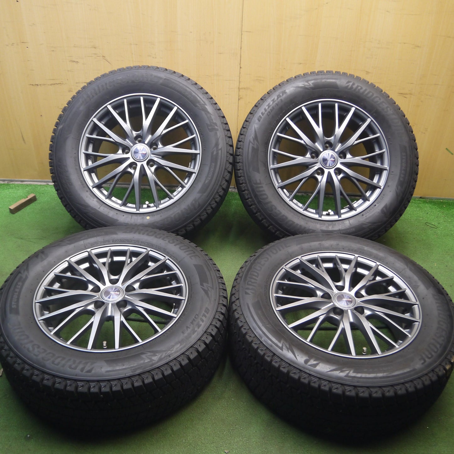 *送料無料*バリ溝！22年！キレイ！ほぼ10分★スタッドレス 225/65R17 ブリヂストン ブリザック DM-V3 ravrion RM01 17インチ PCD114.3/5H★3110104Hス