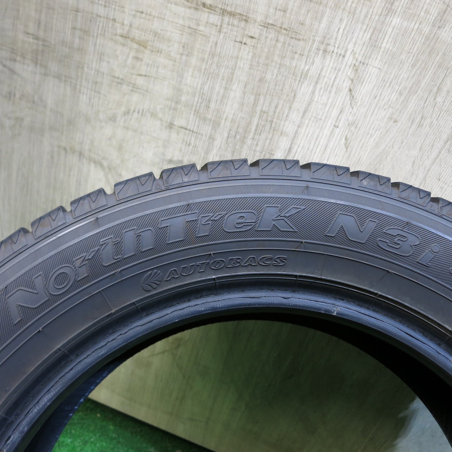 [送料無料]バリ溝！20年！ほぼ10分★スタッドレス 175/65R15 オートバックス ノーストレック N3i タイヤ 15インチ ヤリス ヴィッツ アクア 等★3060202Hスタ