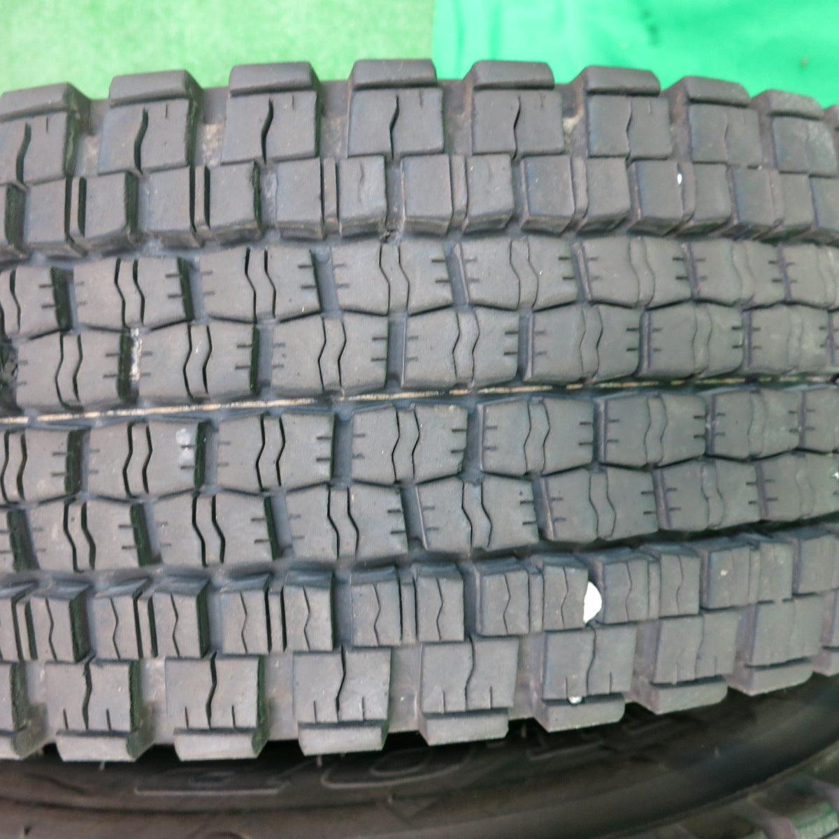 *送料無料*バリ溝！22年！8.5分★トラック タイヤ 225/80R17.5 123/122L ダンロップ デクテス SP001  17.5インチ★3110204KKスタ