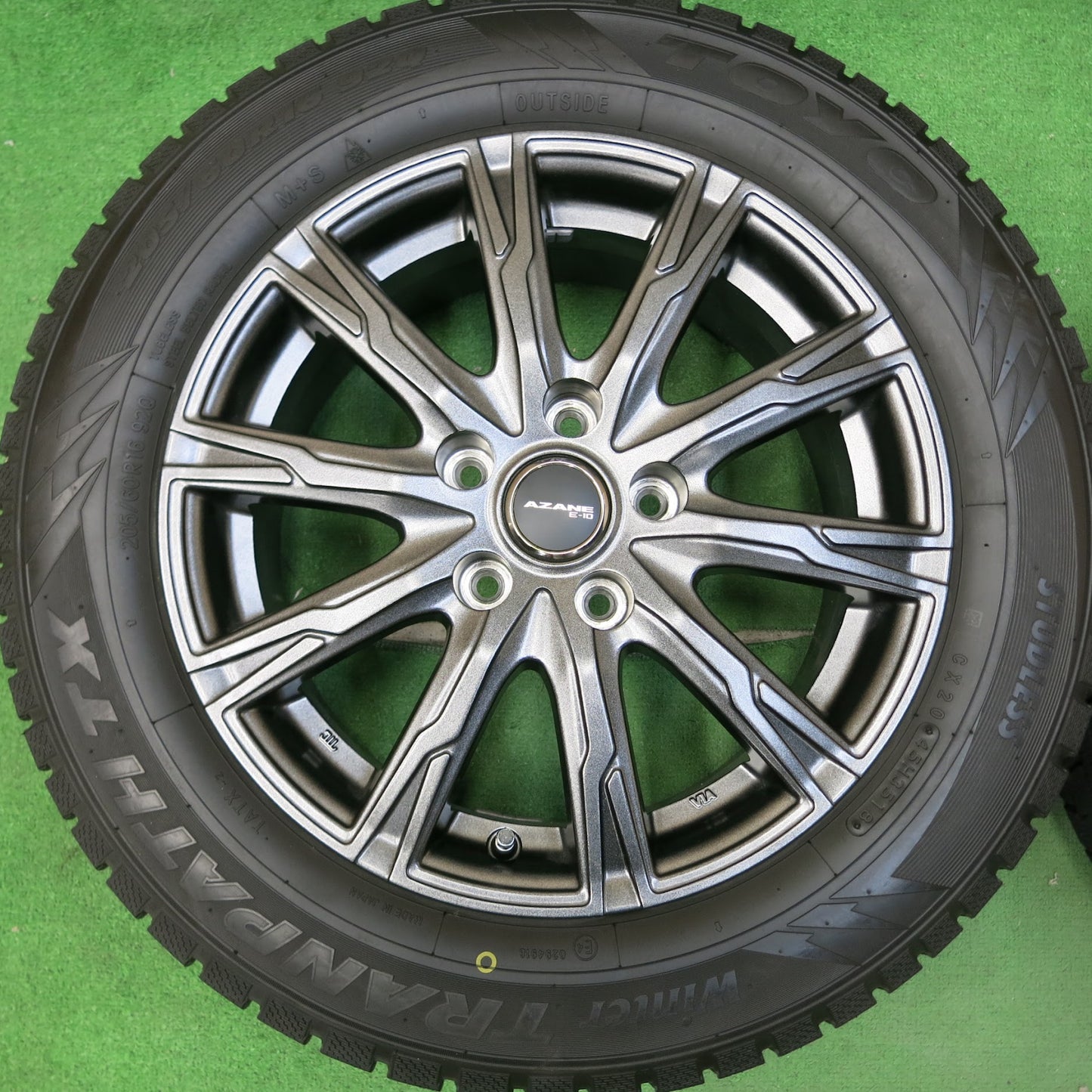 [送料無料]バリ溝！キレイ！9.5分以上★スタッドレス 205/60R16 トーヨー ウインター トランパス TX AZANE E-10 16インチ PCD114.3/5H★3062803ヒス