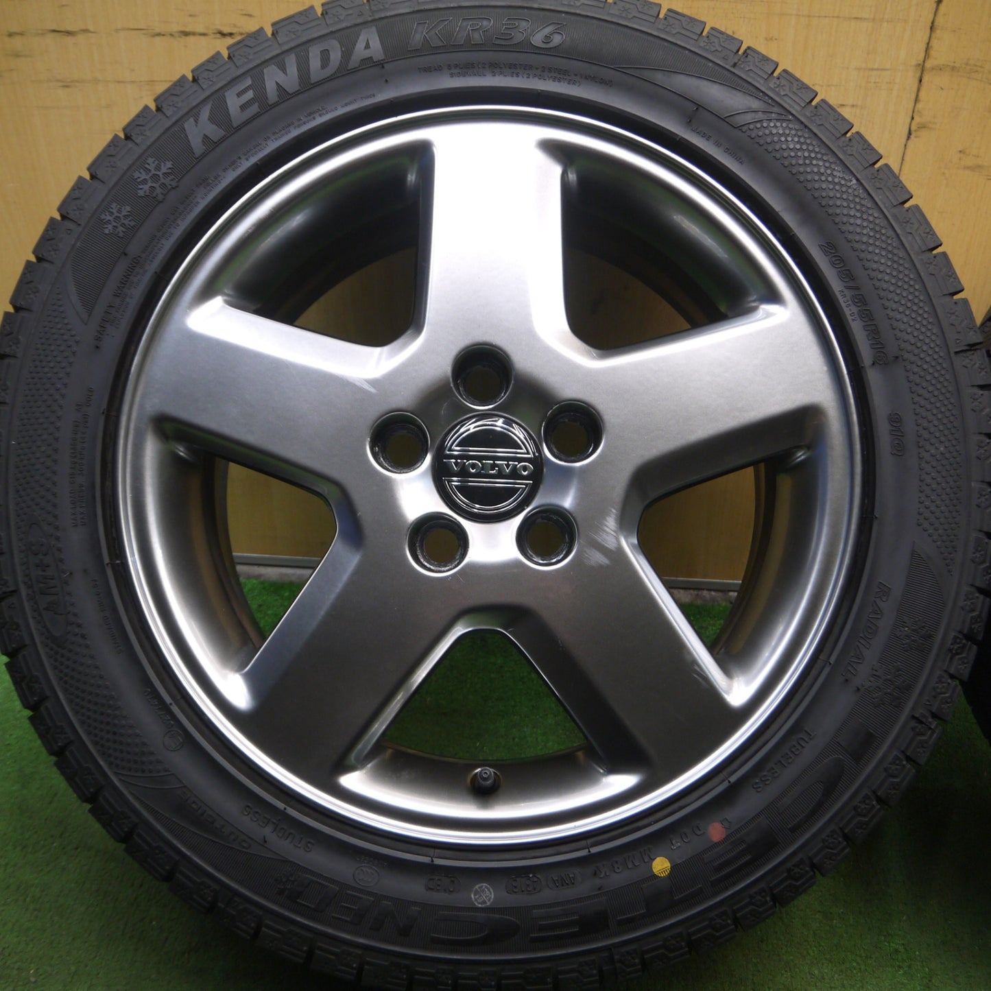 *送料無料* バリ溝！キレイ！9.5分★ボルボ V50 純正 BORBET 205/55R16 スタッドレス ケンダ KR36 アイステック ネオ PCD108/5H★4031214Hス