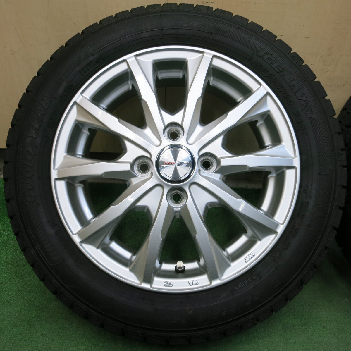 *送料無料*バリ溝！20年！キレイ！9.5分以上★スタッドレス 155/65R14 グッドイヤー アイスナビ7 JOKER ジョーカー 14インチ PCD100/4H★3102809イス