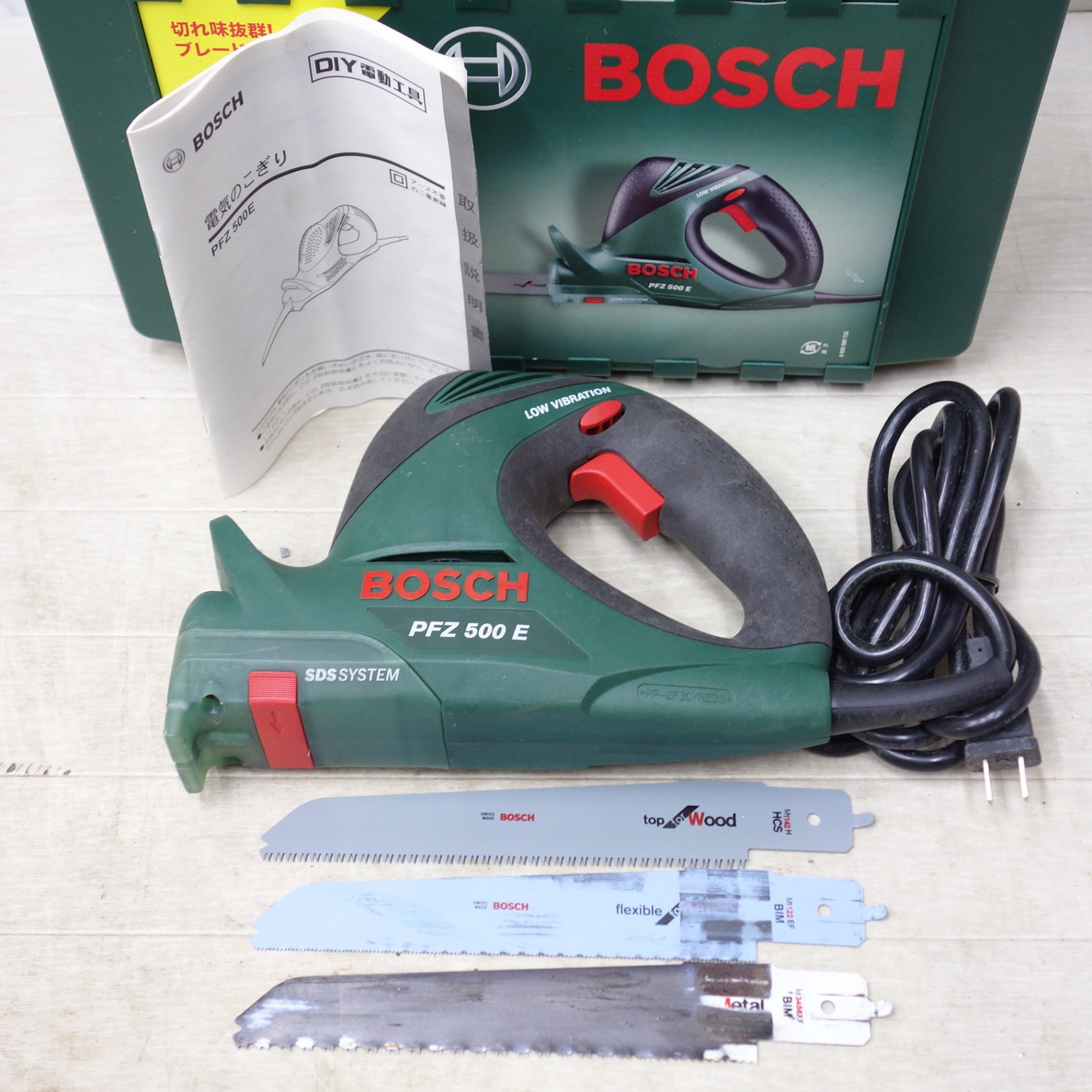 動作保証あり】BOSCH PFZ500E 電気ノコギリ 電動工具 替え刃付き 