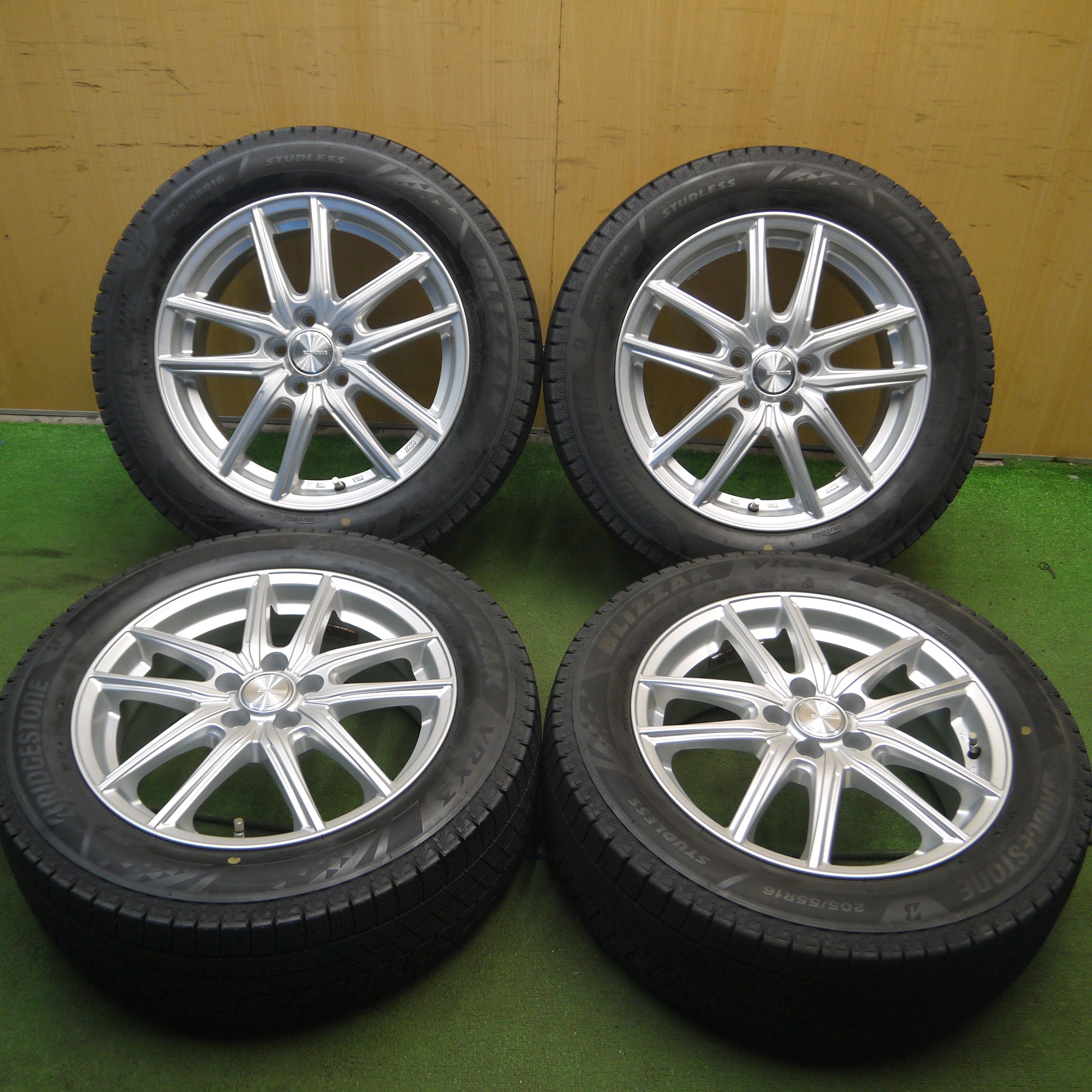 *送料無料*超バリ溝！21年！キレイ！ほぼ10分★スタッドレス 205/55R16 ブリヂストン ブリザック VRX3 ECO FORME  エコフォルム 16インチ PCD100/5H★3122006Hス