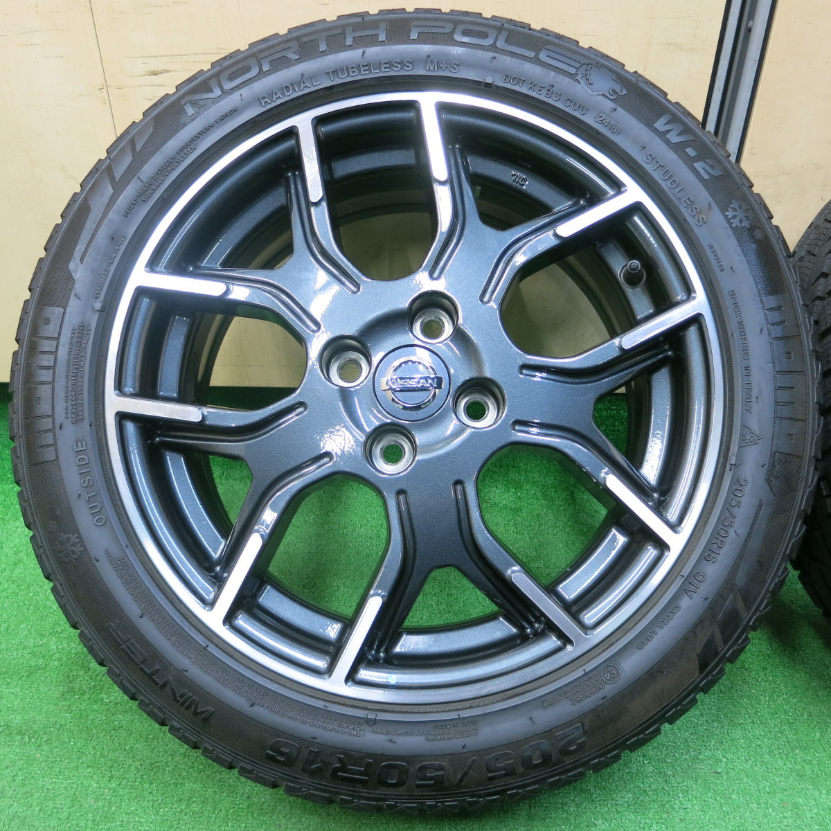 *送料無料*バリ溝！キレイ！9分★日産 E12 ノート ニスモ 純正 205/50R16 スタッドレス モモ NORTH POLE W-2 16インチ  PCD100/4H★3120506イス