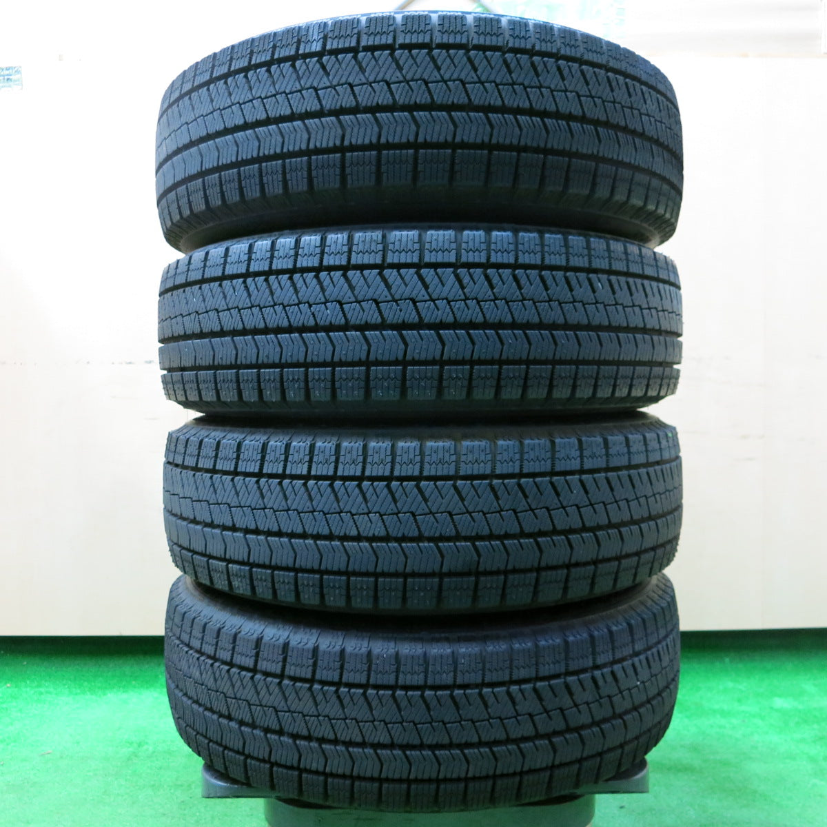 *送料無料*バリ溝！22年！キレイ！ほぼ10分★スタッドレス 175/65R15 ブリヂストン ブリザック VRX2 VELVA SPORTZ ヴェルヴァ 15インチ PCD100/4H★3112809イス