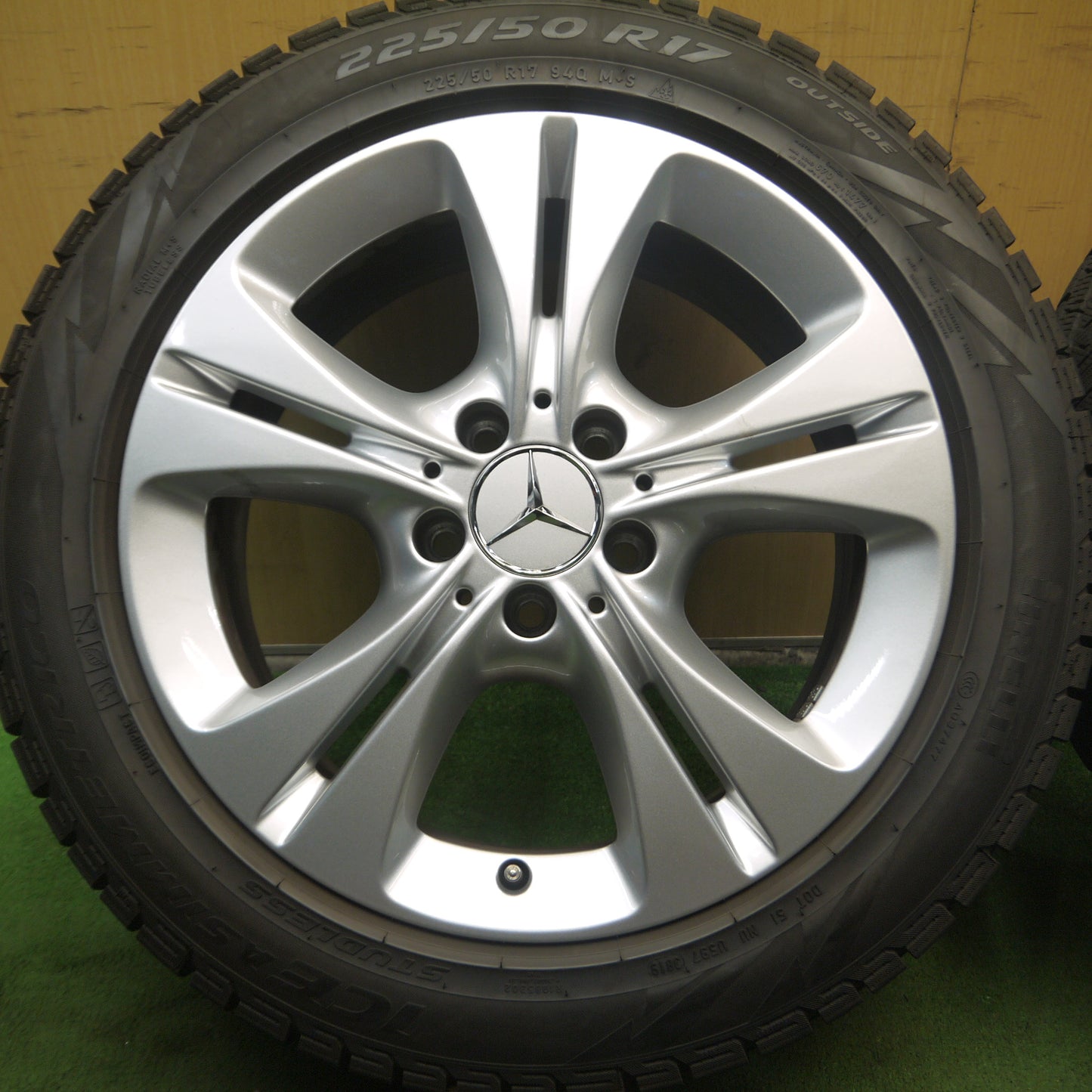 *送料無料*バリ溝！19年！キレイ！9.5分★ベンツ Cクラス W205 純正 225/50R17 スタッドレス ピレリ アイスアシンメトリコ PCD112/5H★3101603Hス