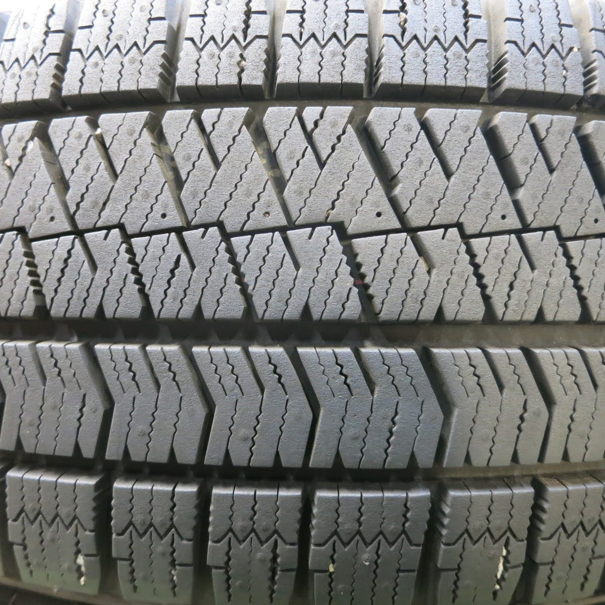 [送料無料]バリ溝！キレイ！ほぼ10分★スタッドレス 215/60R16 ブリヂストン ブリザック VRX2 EuroSpeed MANARAY SPORT 16インチ PCD114.3/5H★3071703イス