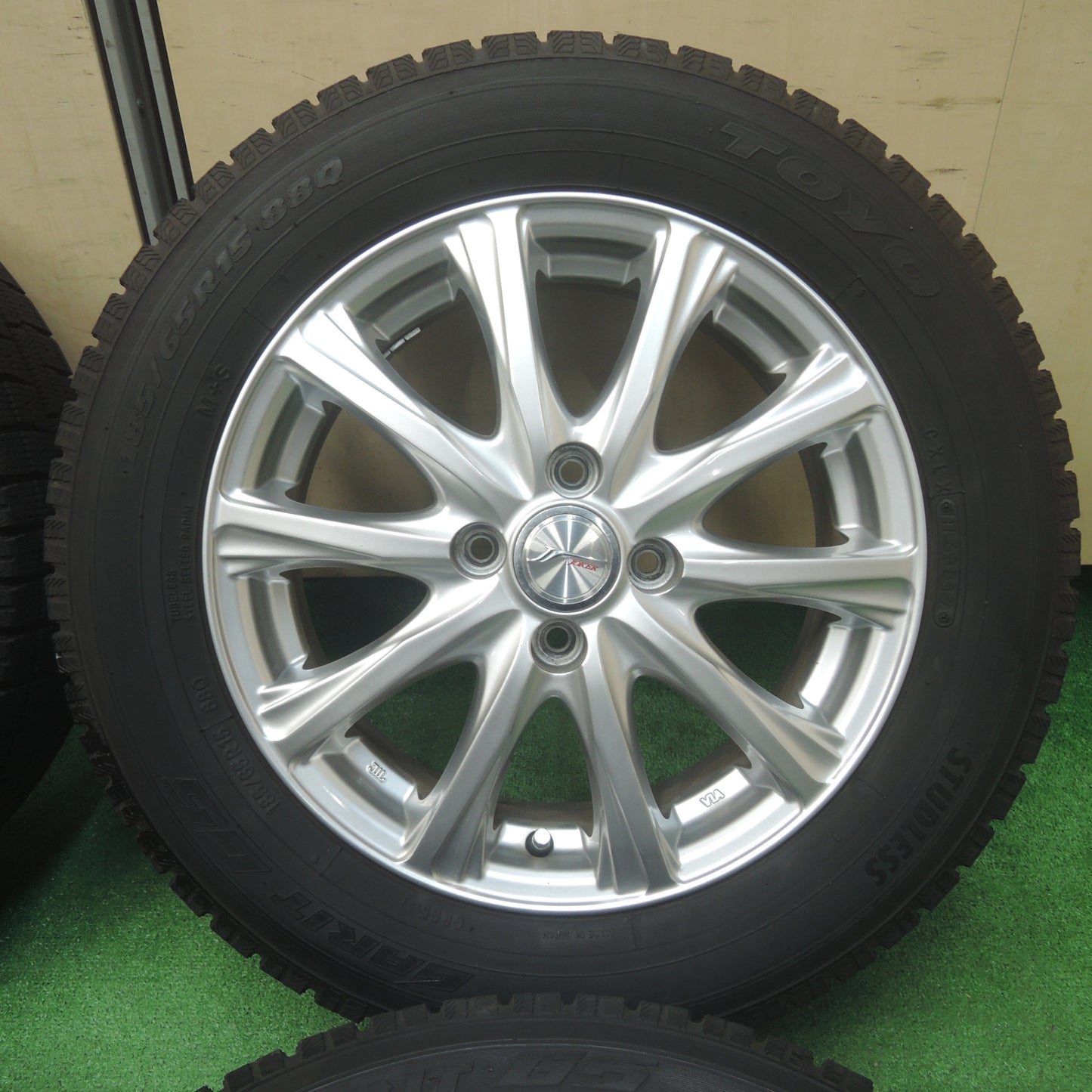 *送料無料* バリ溝！キレイ！9.5分以上★スタッドレス 185/65R15 トーヨー ガリット G5 JOKER ジョーカー 15インチ PCD100/4H★4020912SYス