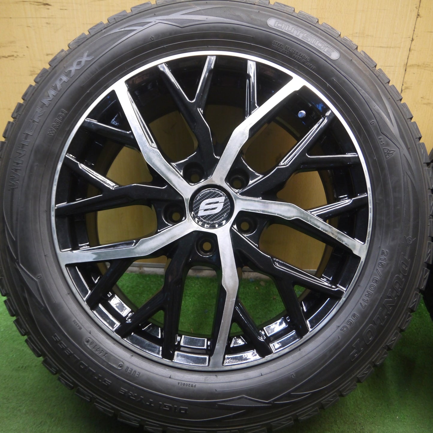 *送料無料* バリ溝！9分★スタッドレス 215/60R17 ダンロップ ウインターマックス WM01 STRANGER ストレンジャー PCD114.3/5H★4022707Hス