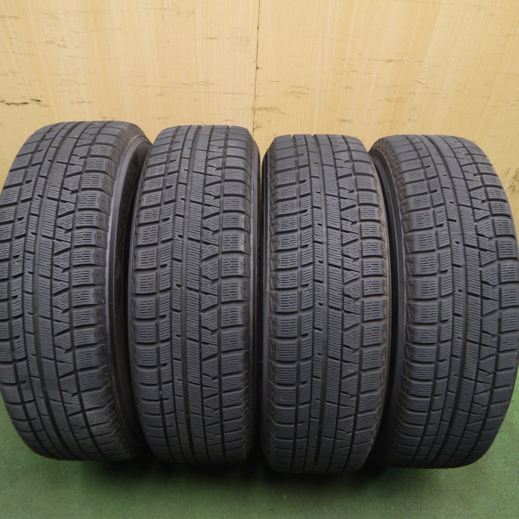 送料無料*バリ溝！キレイ！9.5分☆スタッドレス 185/65R15 ヨコハマ