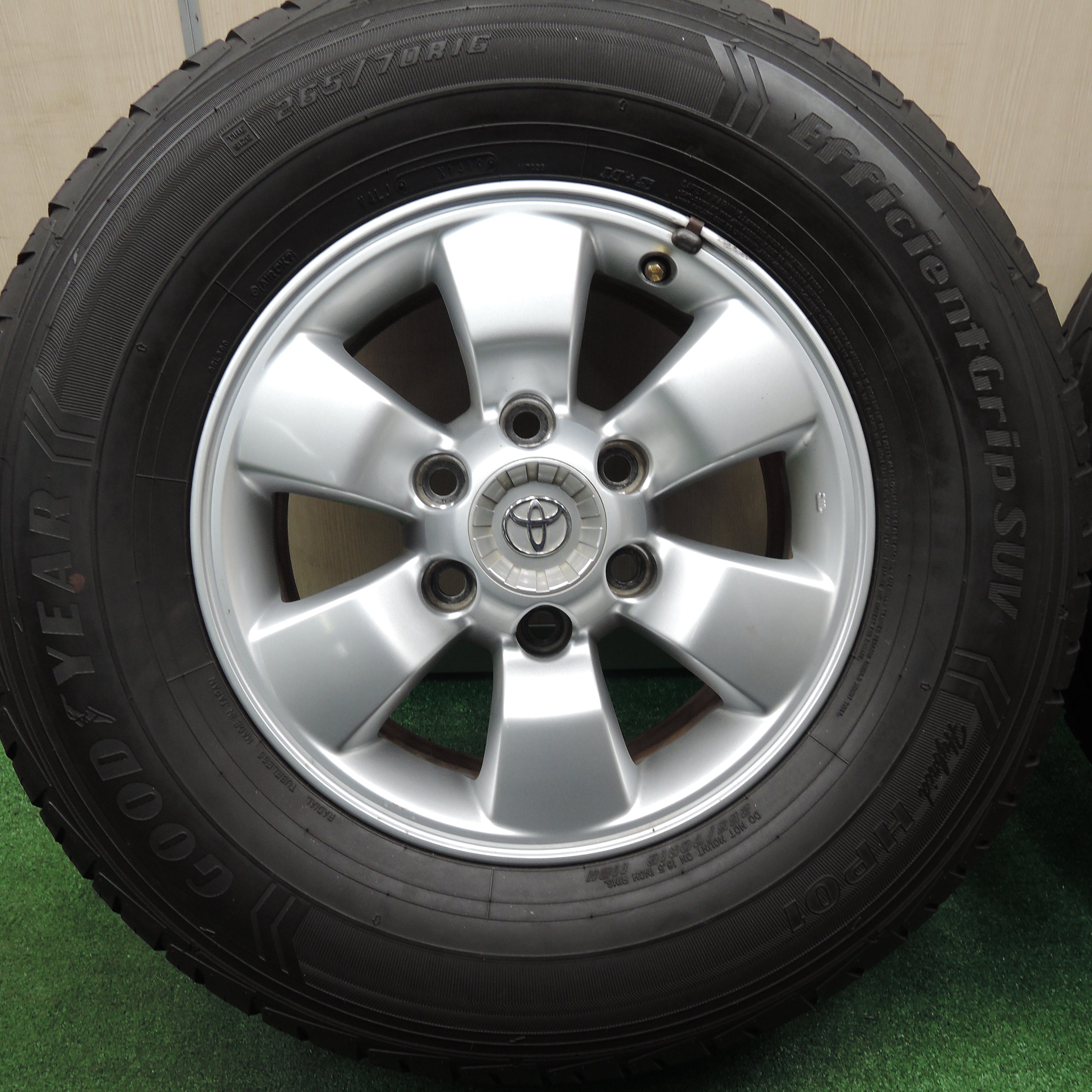 *送料無料*キレイ★トヨタ ハイラックス サーフ 純正 265/70R16 グッドイヤー EfficientGrip SUV HP01 16インチ  PCD139.7/6H★3111710TNノ