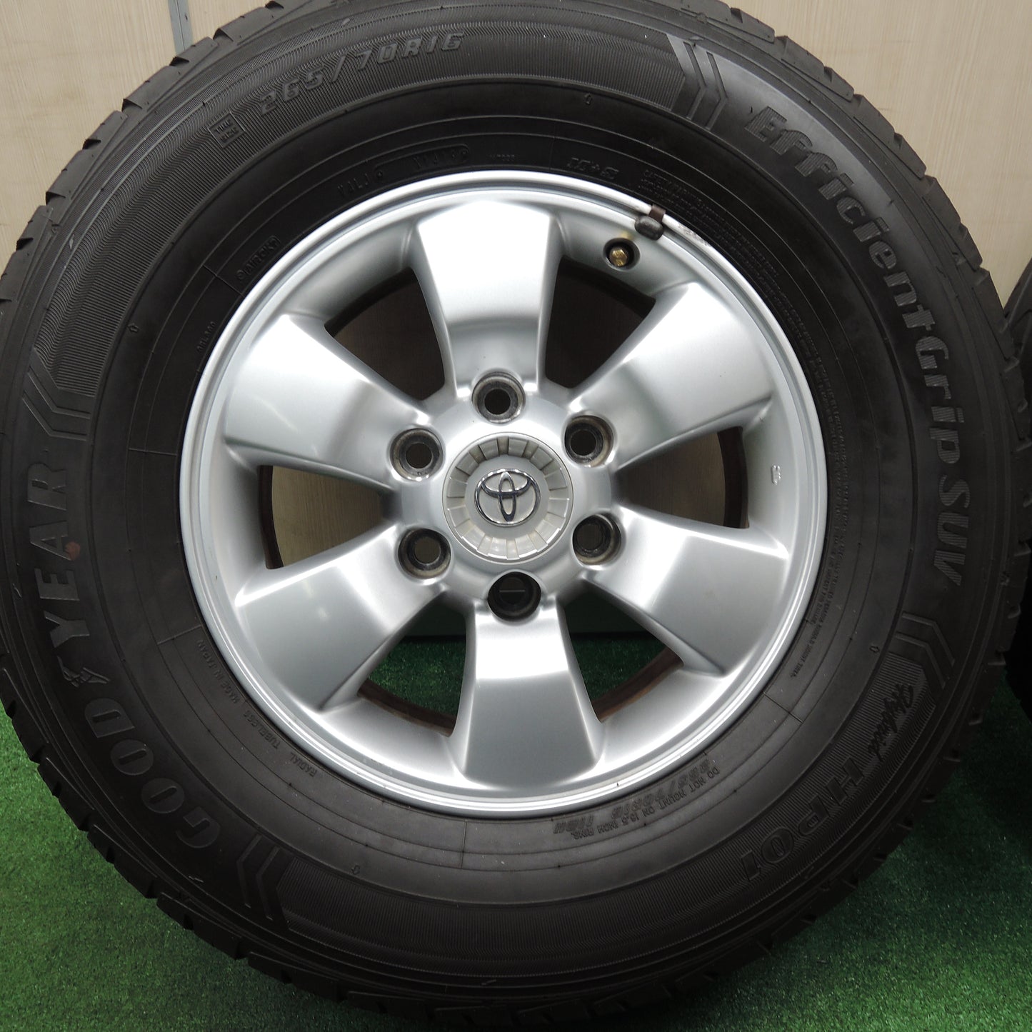 *送料無料*キレイ★トヨタ ハイラックス サーフ 純正 265/70R16 グッドイヤー EfficientGrip SUV HP01 16インチ PCD139.7/6H★3111710TNノ