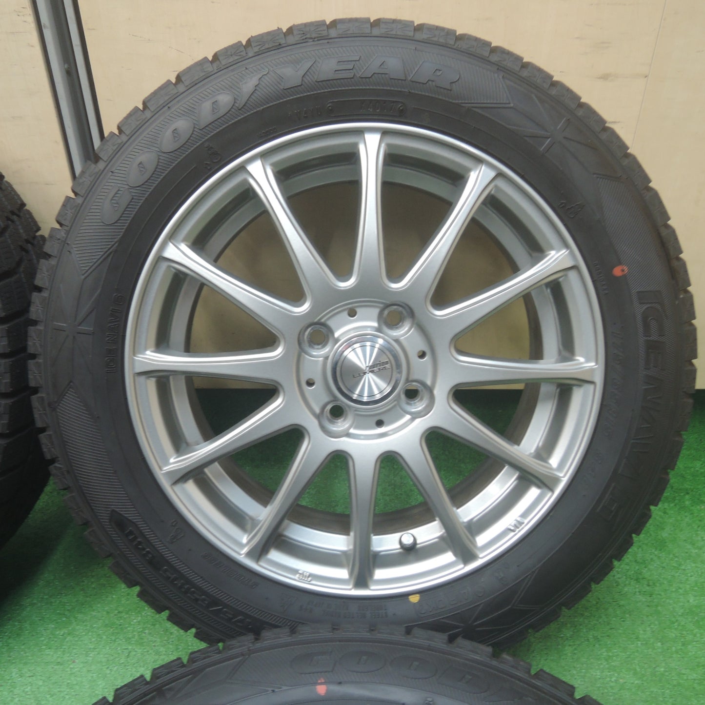 *送料無料* バリ溝！キレイ！ほぼ10分★スタッドレス 175/65R15 グッドイヤー アイスナビ6 ravrion LUMIERE ラブリオン 15インチ PCD100/4H★4022103SYス