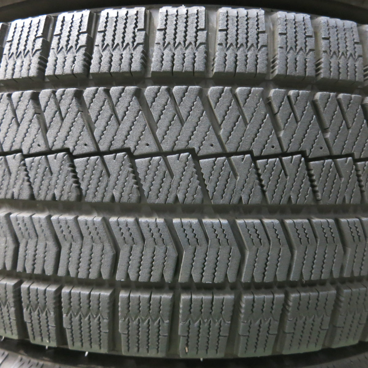 *送料無料*バリ溝！19年！キレイ！9分★スタッドレス 215/55R17 ブリヂストン ブリザック VRX2 TOPRUN トップラン 17インチ PCD114.3/5H★3101710イス