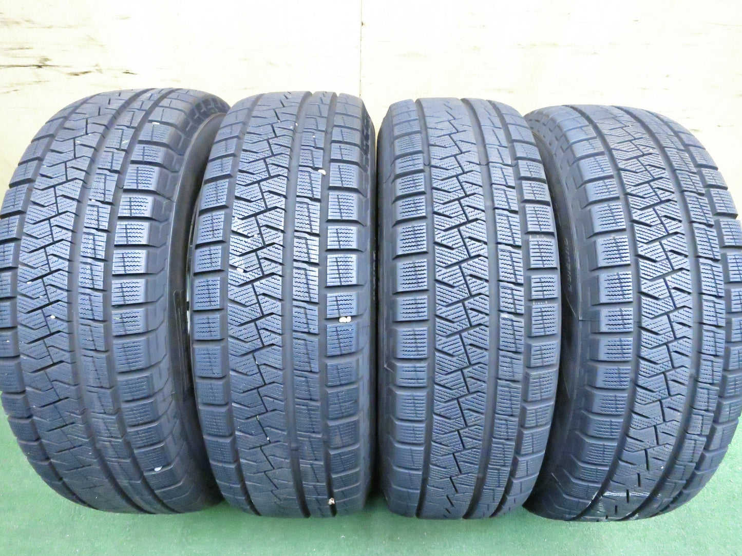 [送料無料]バリ溝！21年！綺麗！ほぼ10分★スタッドレス 195/65R15 ピレリ アイスアシンメトリコ プラス AIRGRET 社外 アルミ 15インチ PCD114.3/5H★3012306Hス