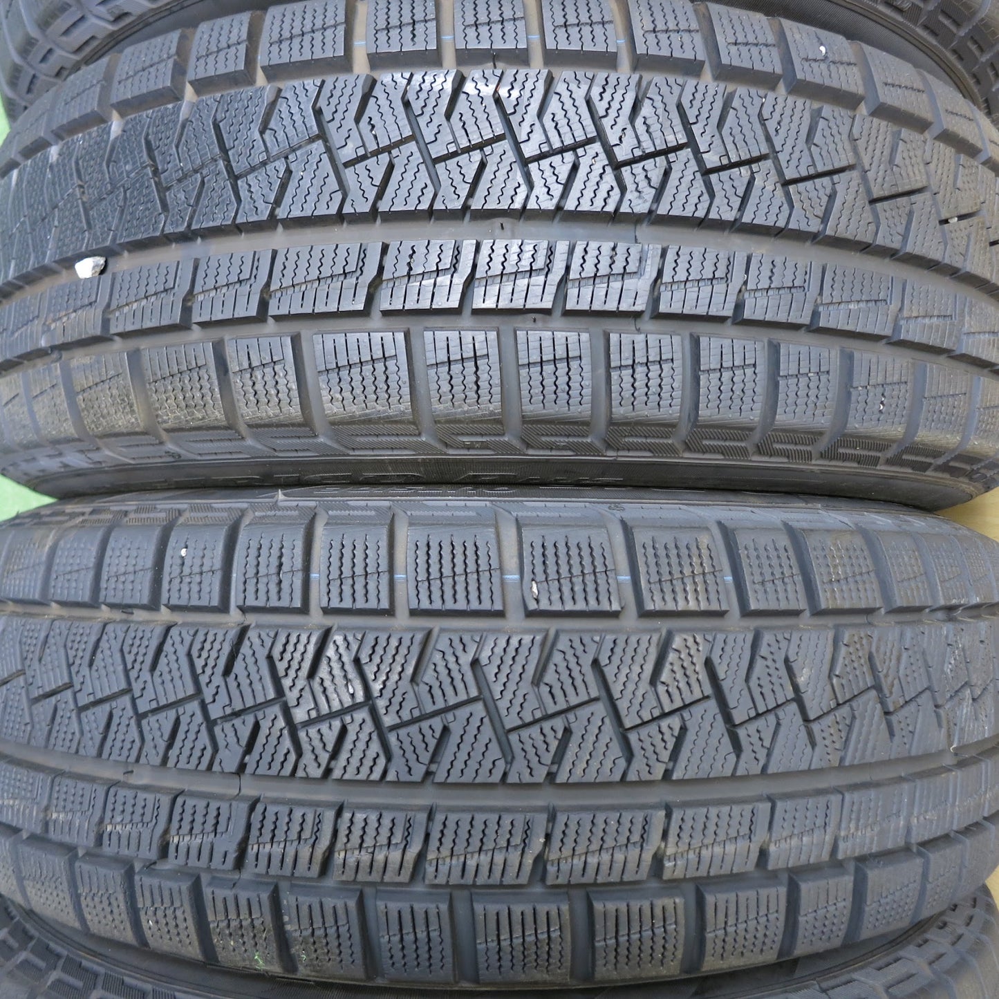 [送料無料]バリ溝！19年！キレイ！9.5分以上★スタッドレス 185/60R15 ピレリ アイスアシンメトリコ プラス TEAD テッド 15インチ PCD100/4H★3062308Hス