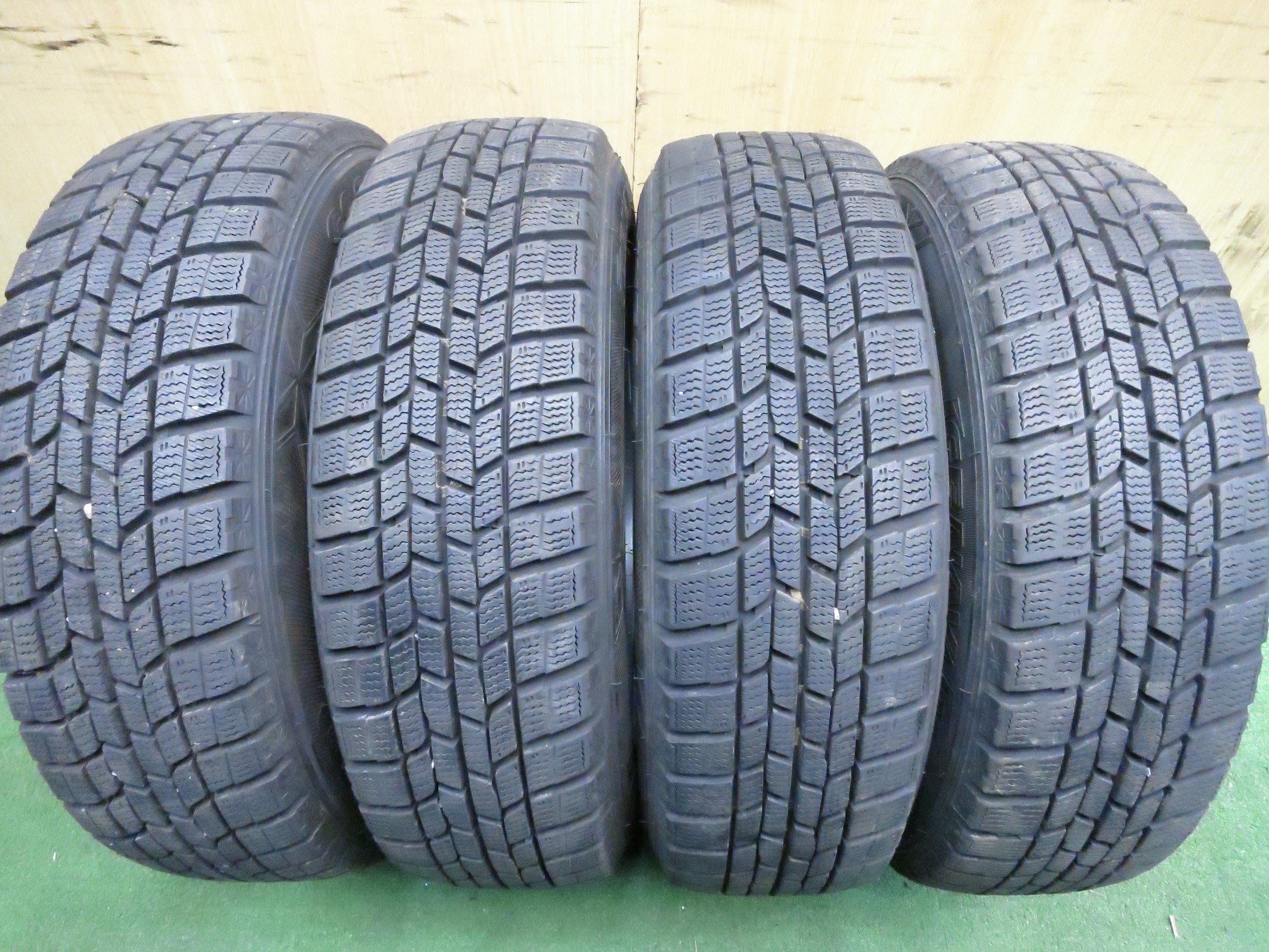 送料無料]バリ溝！19年！9.5分以上☆スタッドレス 165/65R14