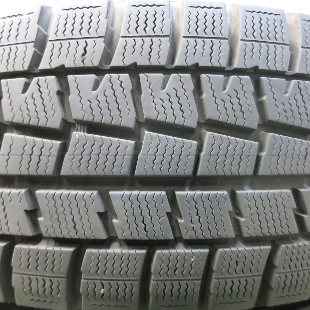 [送料無料]バリ溝！19年！9.5分★スタッドレス 205/60R16 ダンロップ ウインターマックス WM01 ENERGY LiNE エナジーライン 16インチ PCD114.3/5H★3071704イス