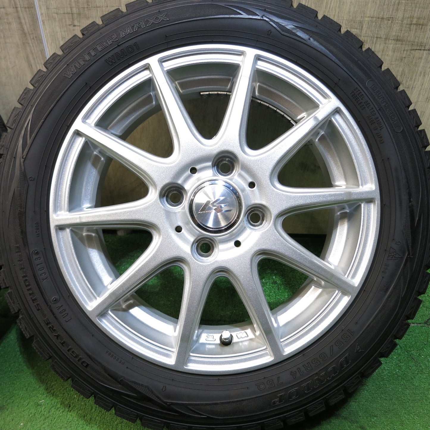 [送料無料]バリ溝！キレイ！9.5分以上★スタッドレス 155/65R14 ダンロップ ウインターマックス WM01 KRAITⅡ 社外 アルミ 14インチ PCD100/4H★3062103Hス