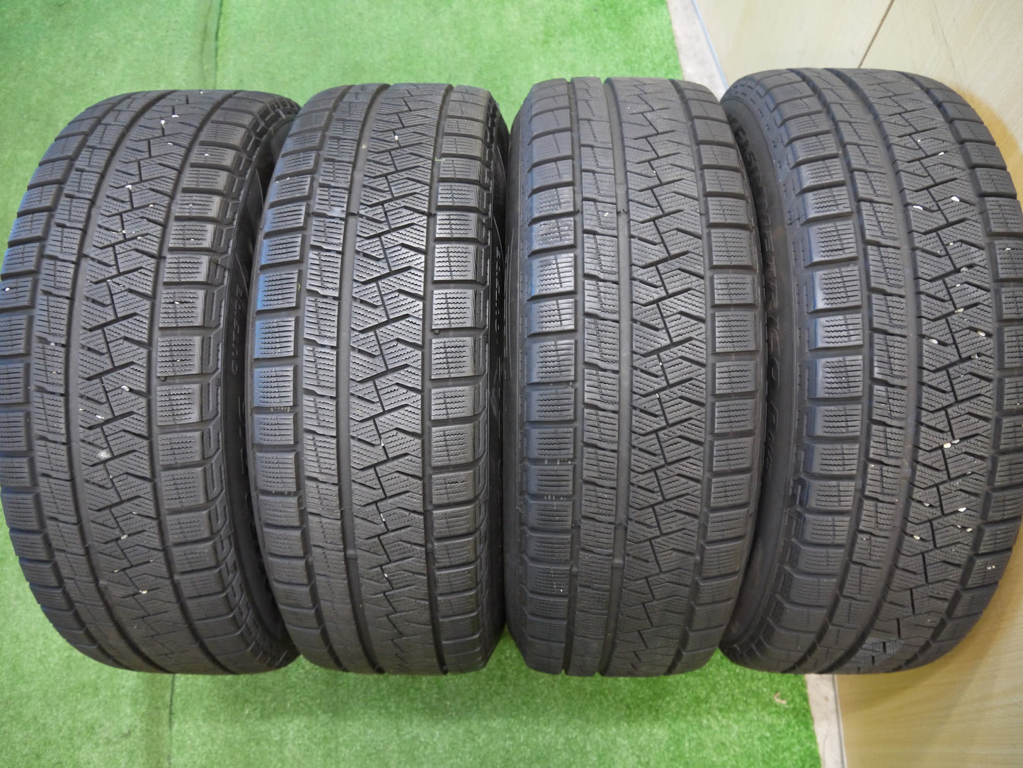 [送料無料]バリ溝！19年！綺麗！9.5分以上★スタッドレス BMW 等 MAK 205/60R16 ピレリ アイスアシンメトリコ プラス KBA52060 16インチ PCD112/5H★1122402ヤス