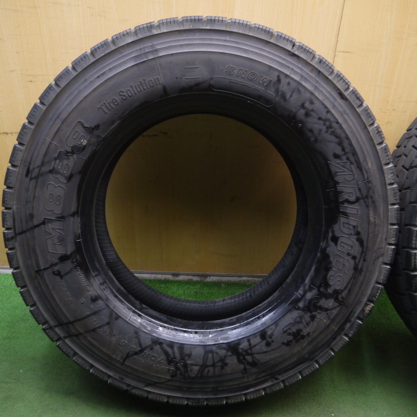 *送料無料*バリ溝！23年！9.5分★トラック タイヤ 265/70R19.5 140/138J ブリヂストン M888 ミックス オールシーズン 19.5インチ★3121103クスタ