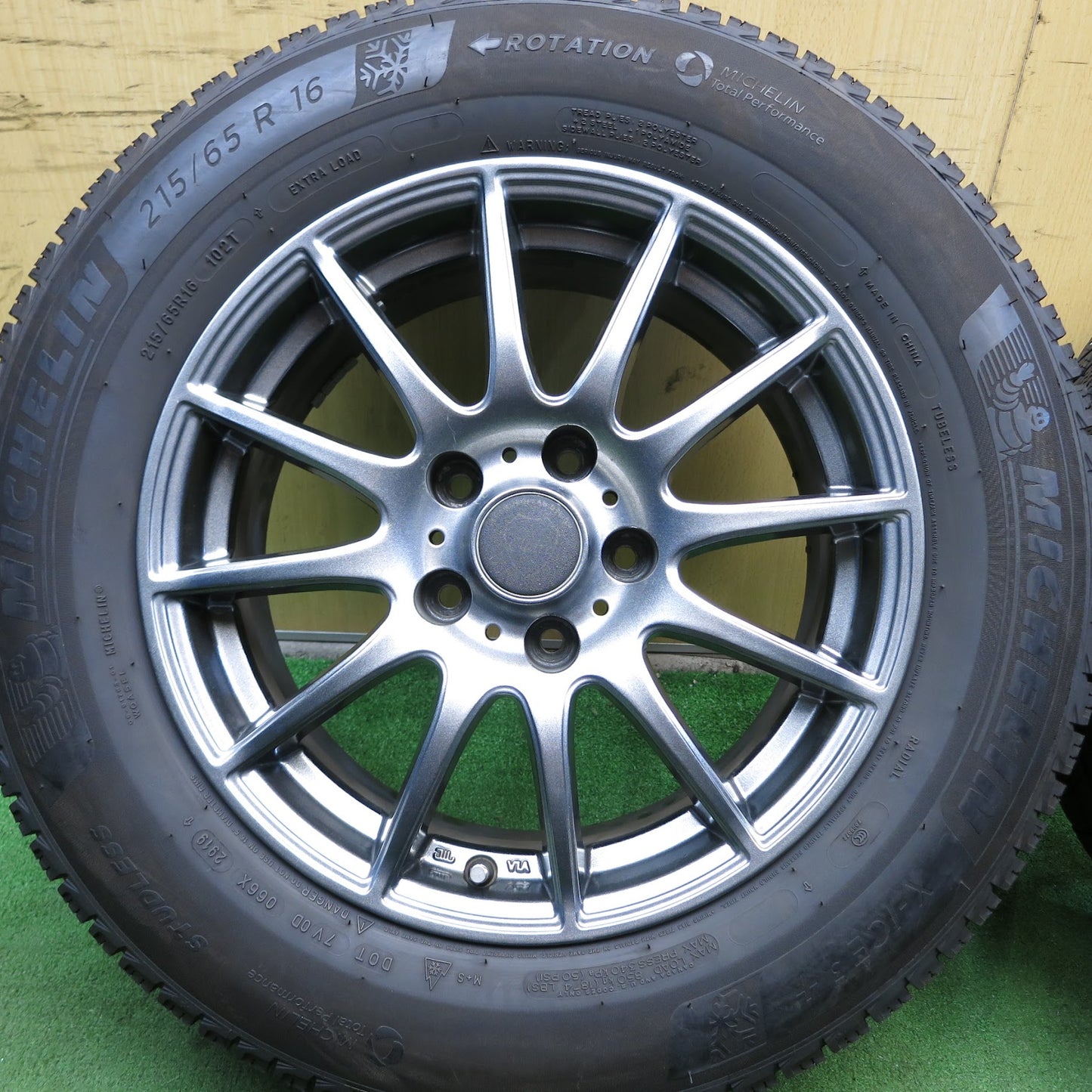 [送料無料]バリ溝！19年！キレイ！9.5分★スタッドレス 215/65R16 ミシュラン X-ICE3+ Claire クレール インターミラノ 16インチ PCD114.3/5H★3061908Hス