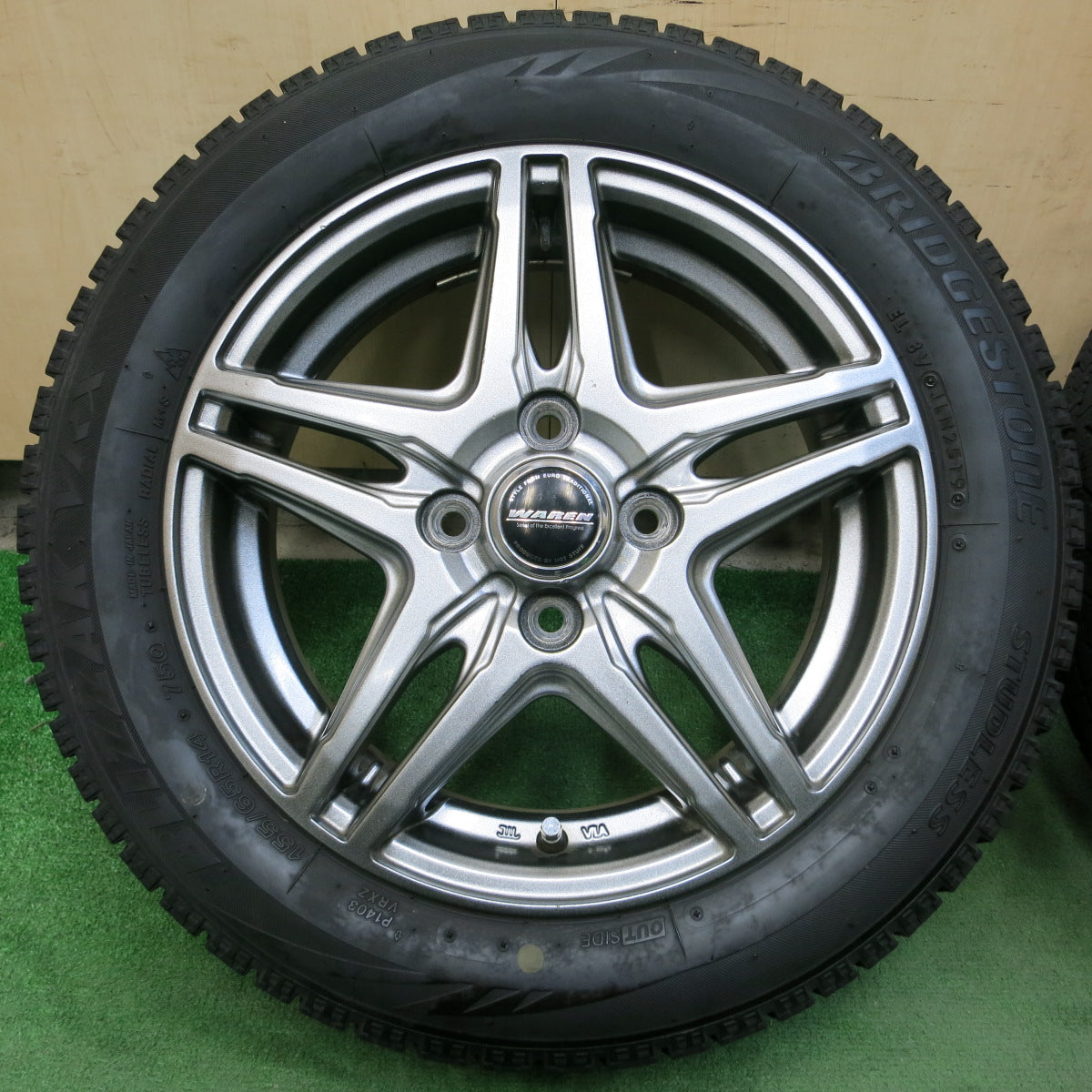 *送料無料*バリ溝！19年！キレイ！8.5分★スタッドレス 155/65R14 ブリヂストン ブリザック VRX WAREN ヴァーレン 14インチ PCD100/4H★3102504イス