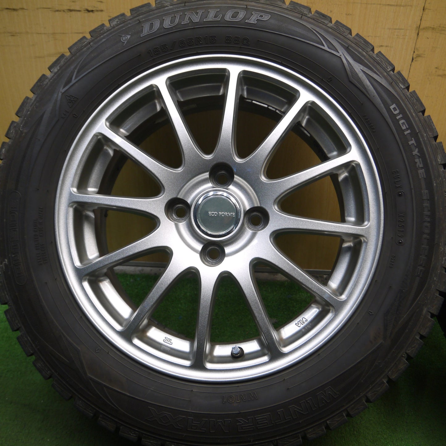 *送料無料* バリ溝！キレイ！9分★スタッドレス 185/65R15 ダンロップ ウインターマックス WM01 ECO FORME エコフォルム PCD100/4H★4022609Hス