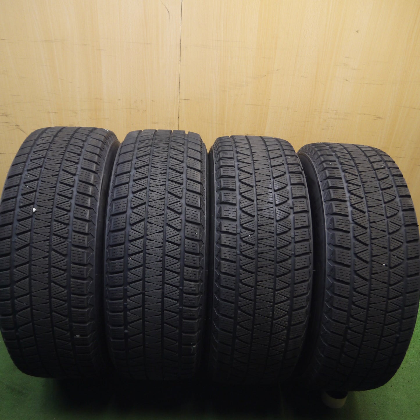 *送料無料*バリ溝！19年！キレイ！8.5分★スタッドレス 265/65R17 ブリヂストン ブリザック DM-V3 monarch 17インチ PCD139.7/6H★3112003Hス