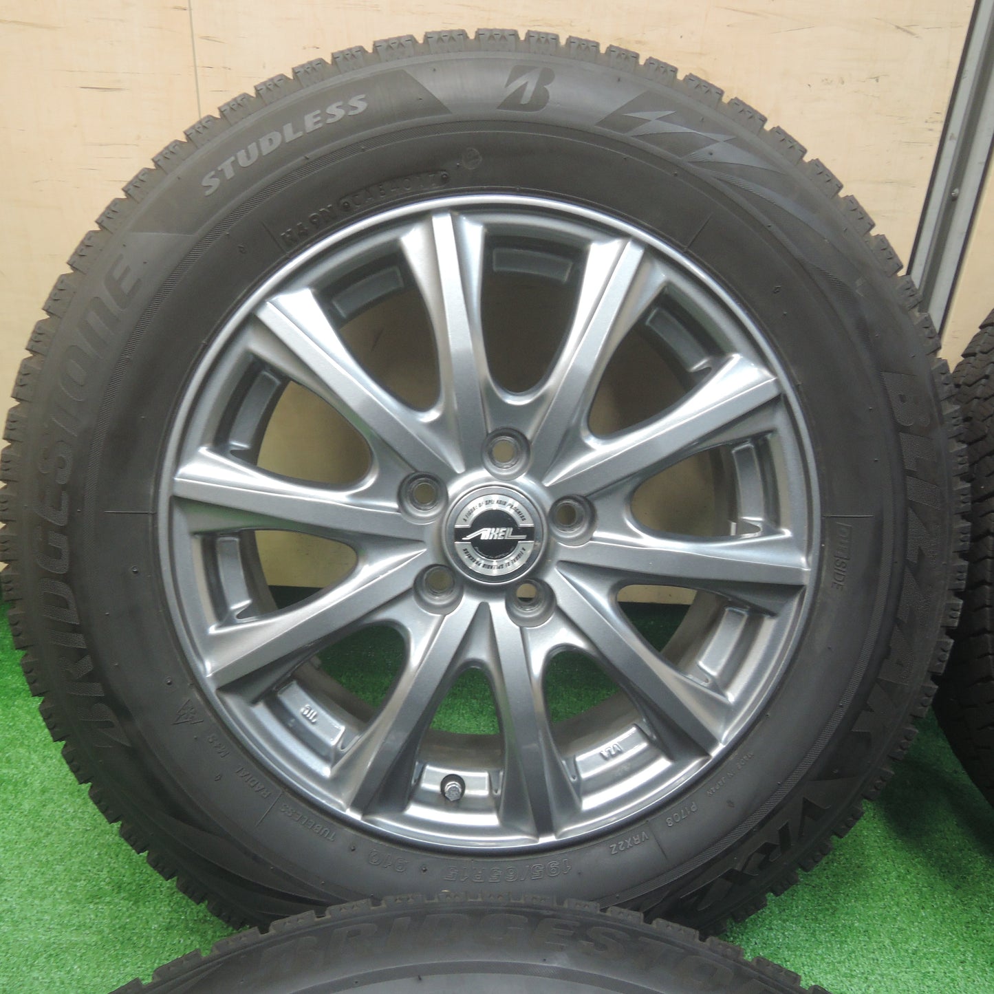 *送料無料*キレイ★プリウス 等 195/65R15 スタッドレス ブリヂストン ブリザック VRX2 AXEL アクセル 15インチ PCD100/5H★3112005SYス