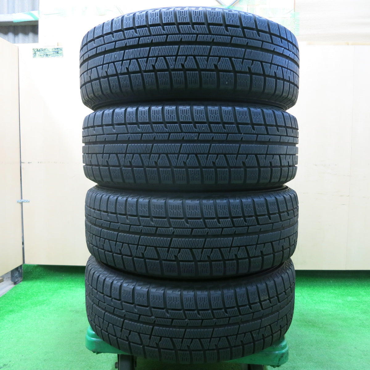 *送料無料*バリ溝！19年！キレイ！9.5分★スタッドレス 215/60R16 ヨコハマ アイスガード iG50 プラス e:vance 16インチ PCD114.3/5H★3120907イス