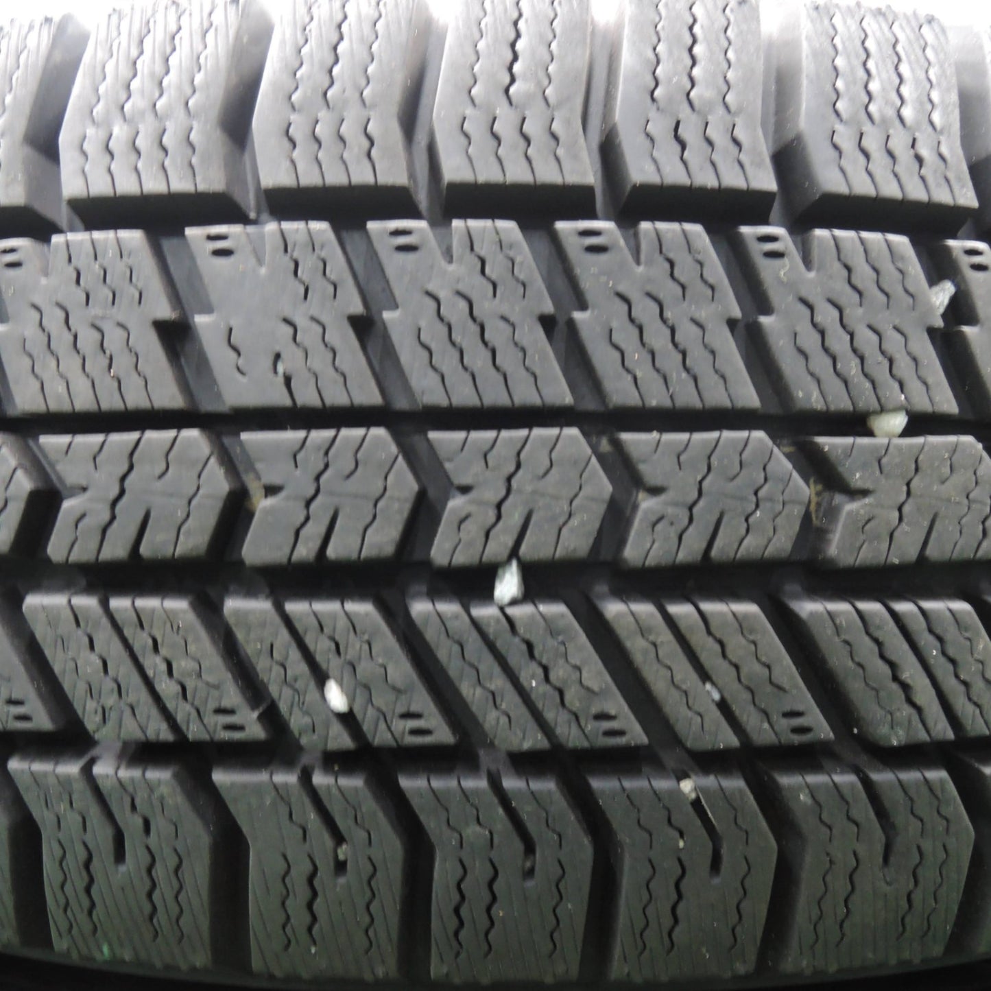 [送料無料]バリ溝！21年！9.5分以上★スタッドレス 175/65R15 グッドイヤー アイスナビ8 ravrion RS01 ラブリオン PCD100/4H★3120219HAス