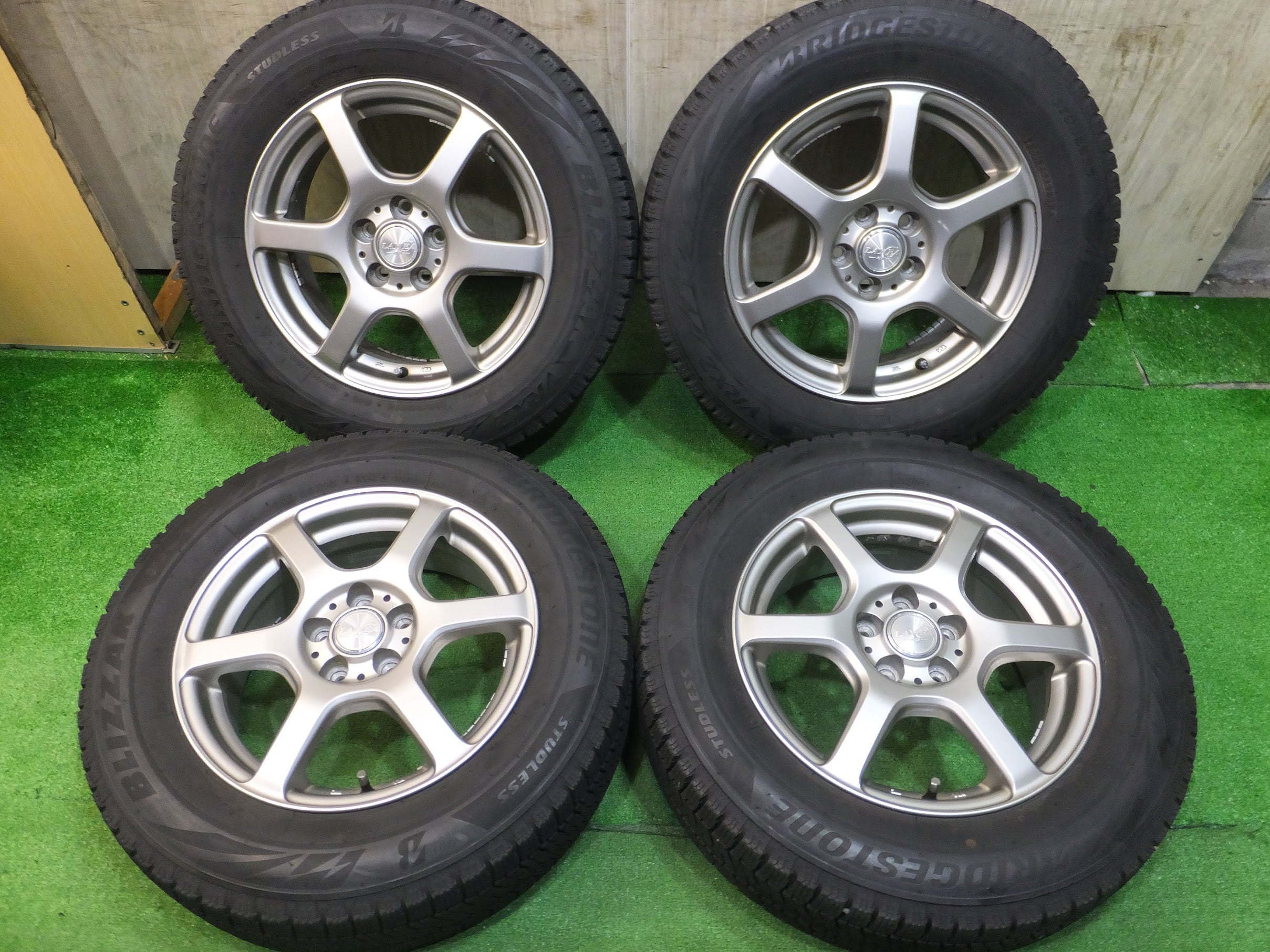 [送料無料]バリ溝！キレイ！8.5分★プリウス 等 195/65R15 スタッドレス ブリヂストン ブリザック VRX2 LAYCEA -02-  レイシア 15インチ PCD100/5H★2082305Hス