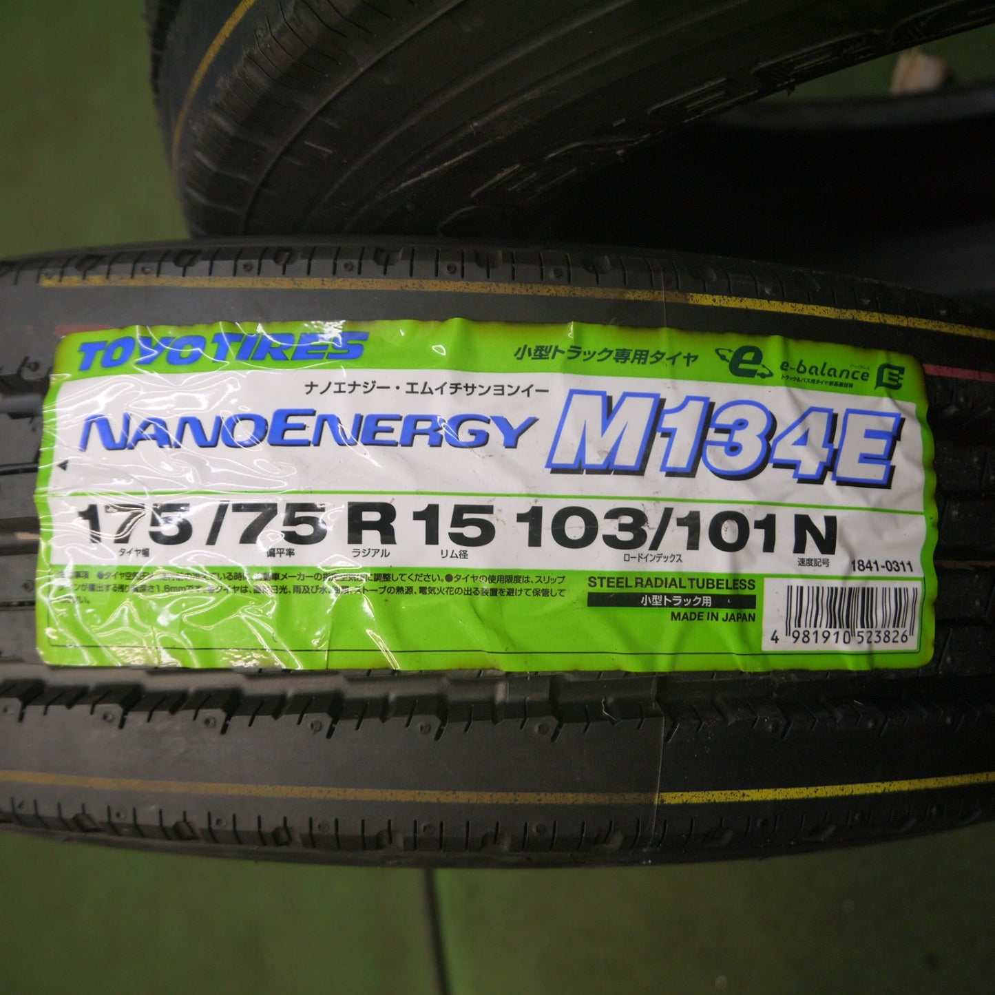 *送料無料* 未使用！21年★小型 トラック バス タイヤ 175/75R15 103/101N トーヨー ナノエナジー M134E 15インチ★4020903Hノタ