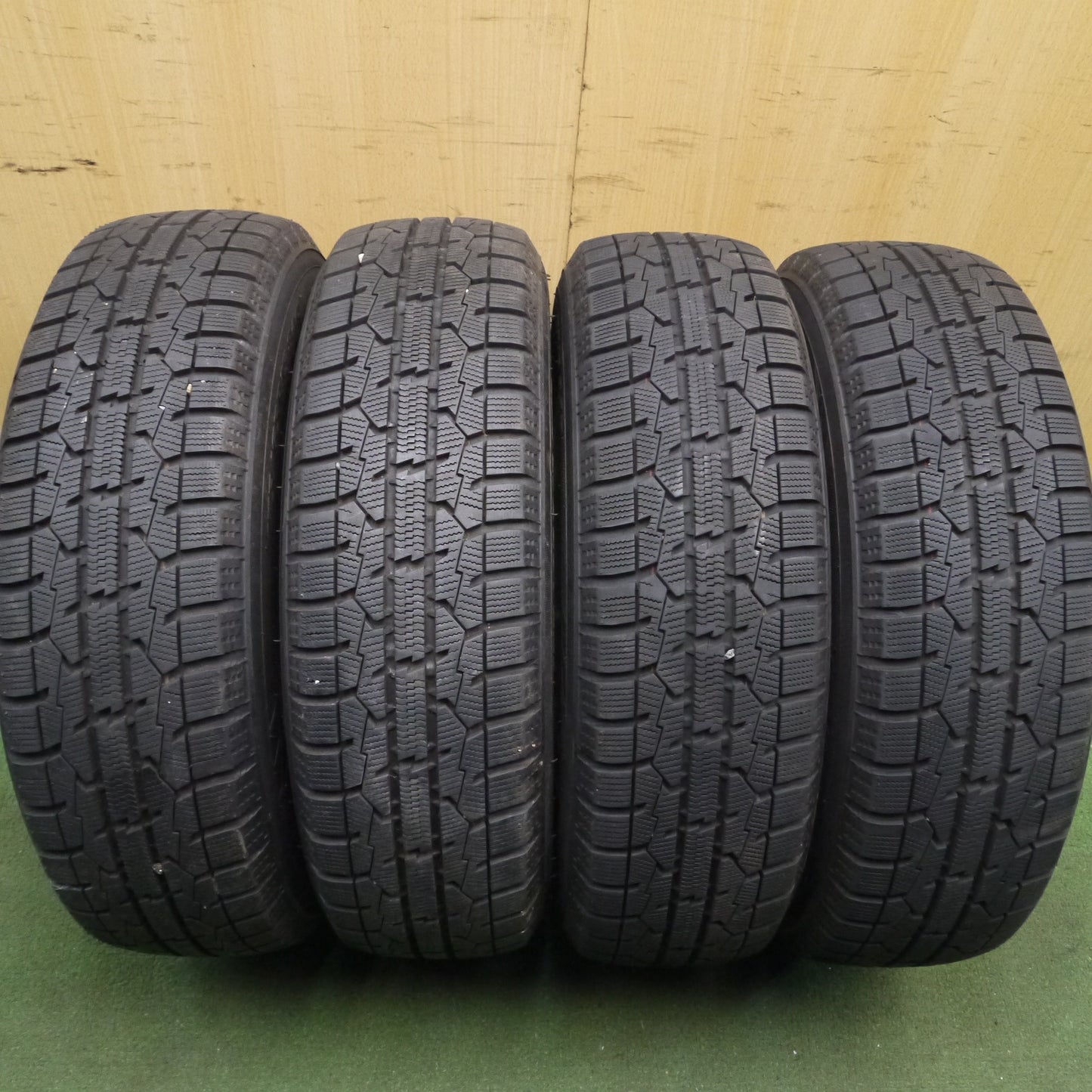 *送料無料*バリ溝！21年！キレイ！9.5分以上★スタッドレス 175/65R15 トーヨー オブザーブ ガリット GIZ INVERNO 15インチ PCD100/4H★3102509Hス