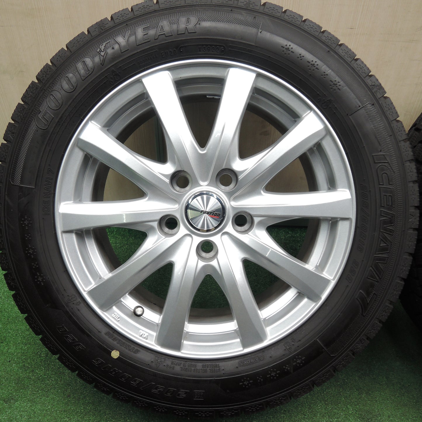 *送料無料*超バリ溝！22年！キレイ！9.5分以上★スタッドレス 205/60R16 グッドイヤー アイスナビ7 ravrion RS01 ラブリオン 16インチ PCD114.3/5H★3120803TNス