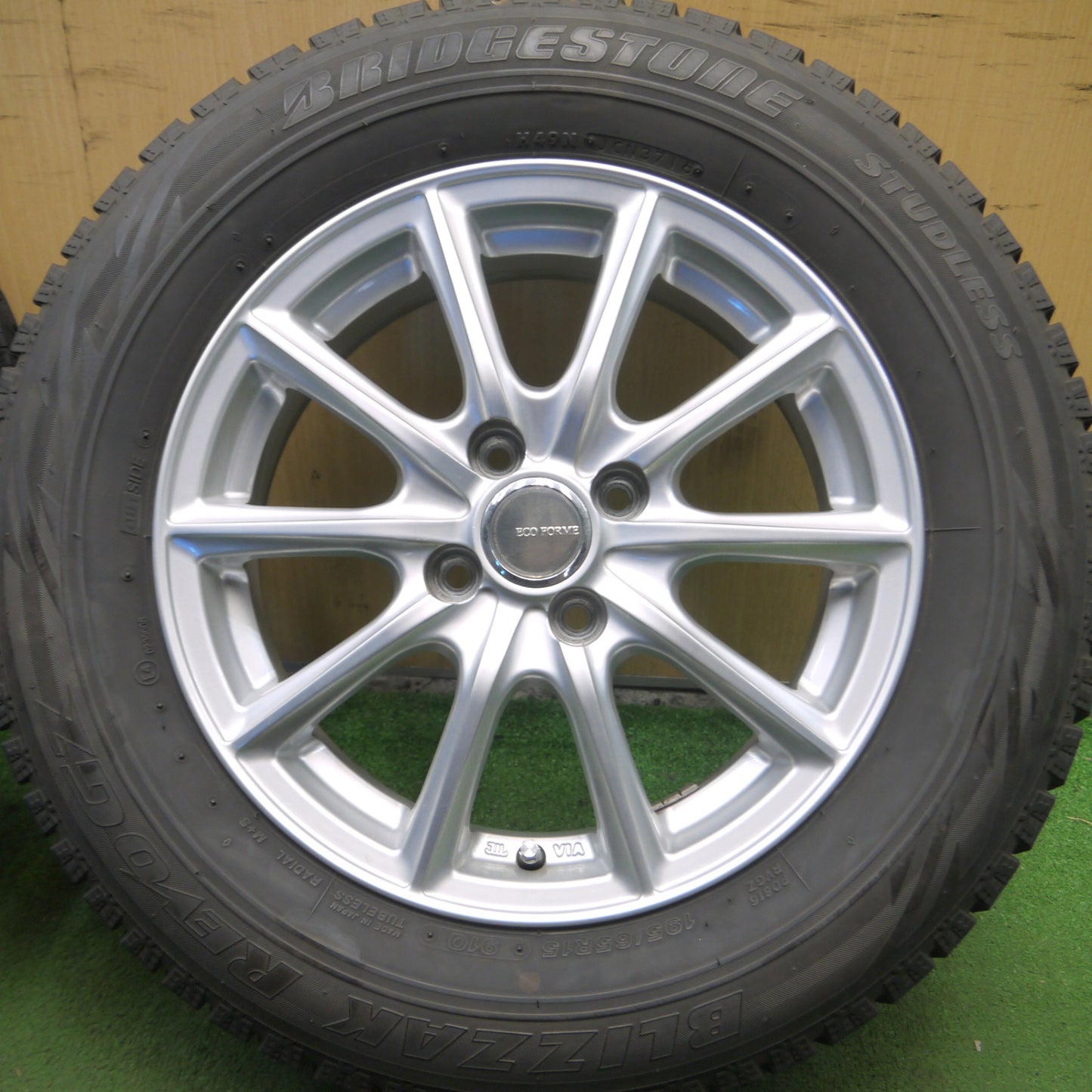 *送料無料* バリ溝！キレイ！8.5分★スタッドレス 195/65R15 ブリヂストン ブリザック REVO GZ ECO FORME エコフォルム 15インチ PCD100/4H★4021610Hス