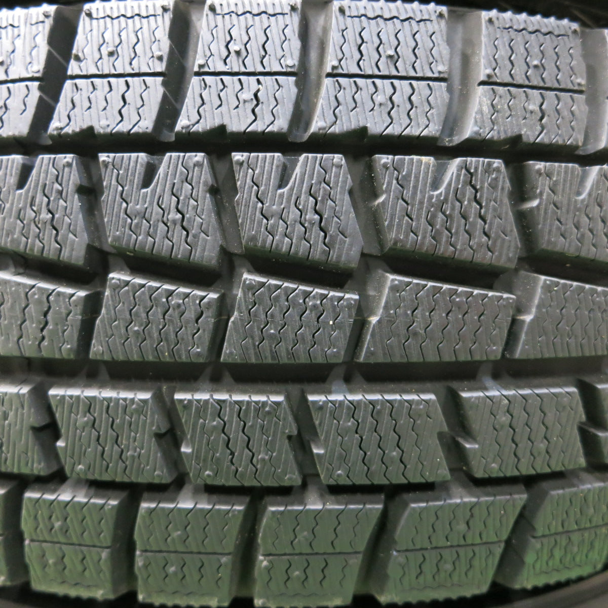 *送料無料*バリ溝！19年！キレイ！ほぼ10分★スタッドレス 185/70R14 ダンロップ ウインターマックス WM01 JOKER ジョーカー 14インチ PCD100/4H★3102109イス