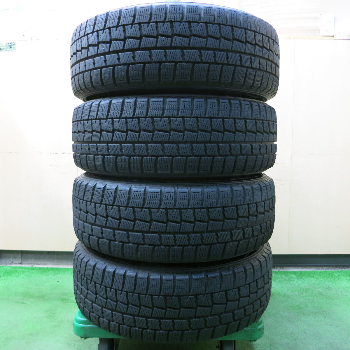 *送料無料*バリ溝！19年！キレイ！9.5分★スタッドレス 215/55R17 ダンロップ ウインターマックス WM01 AXEL アクセル 17インチ PCD114.3/5H★3102508イス