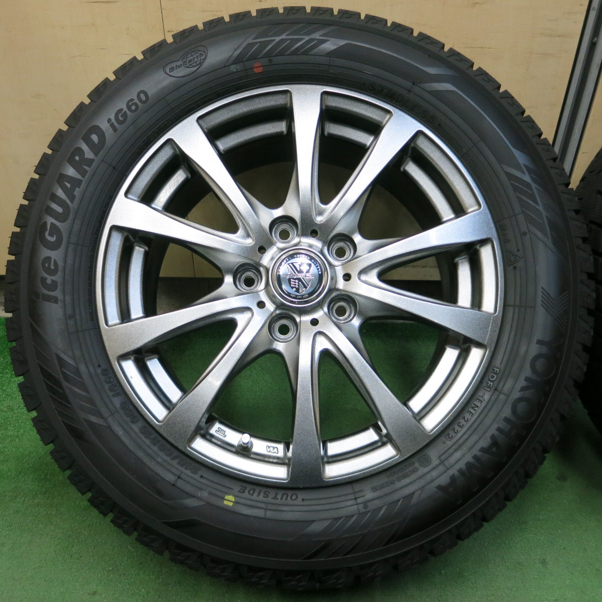 *送料無料*超バリ溝！22年！ほぼ10分★スタッドレス 215/60R16 ヨコハマ アイスガード iG60 T.R.G. TRG 16インチ PCD114.3/5H★3102502イス