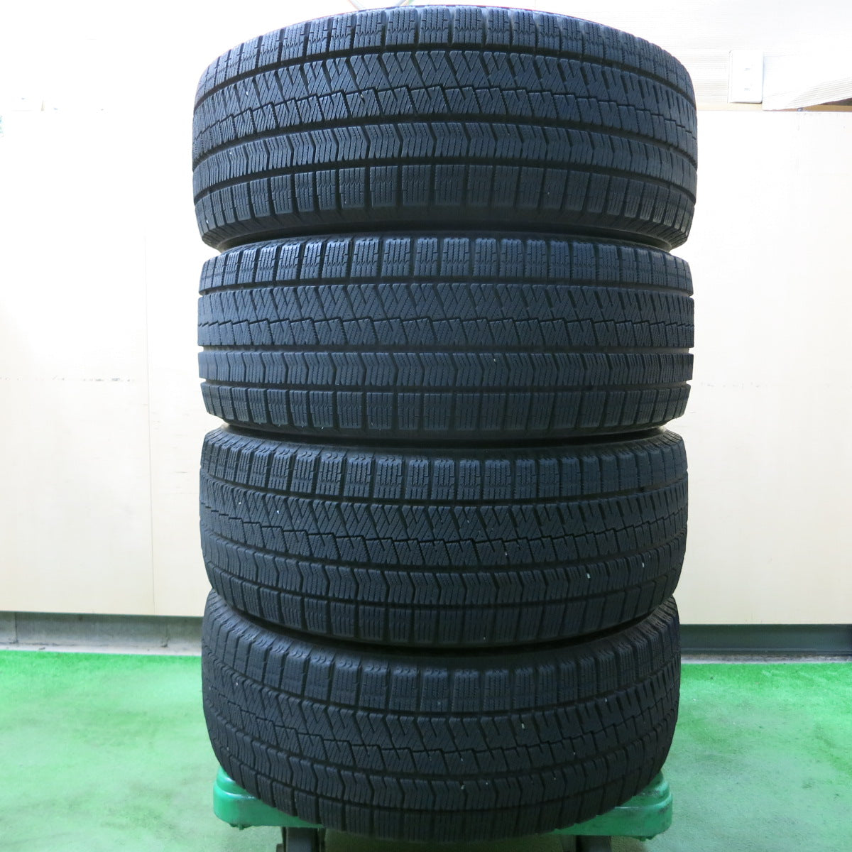 *送料無料*バリ溝！19年！キレイ！9分★スタッドレス 215/55R17 ブリヂストン ブリザック VRX2 TOPRUN トップラン 17インチ PCD114.3/5H★3101710イス