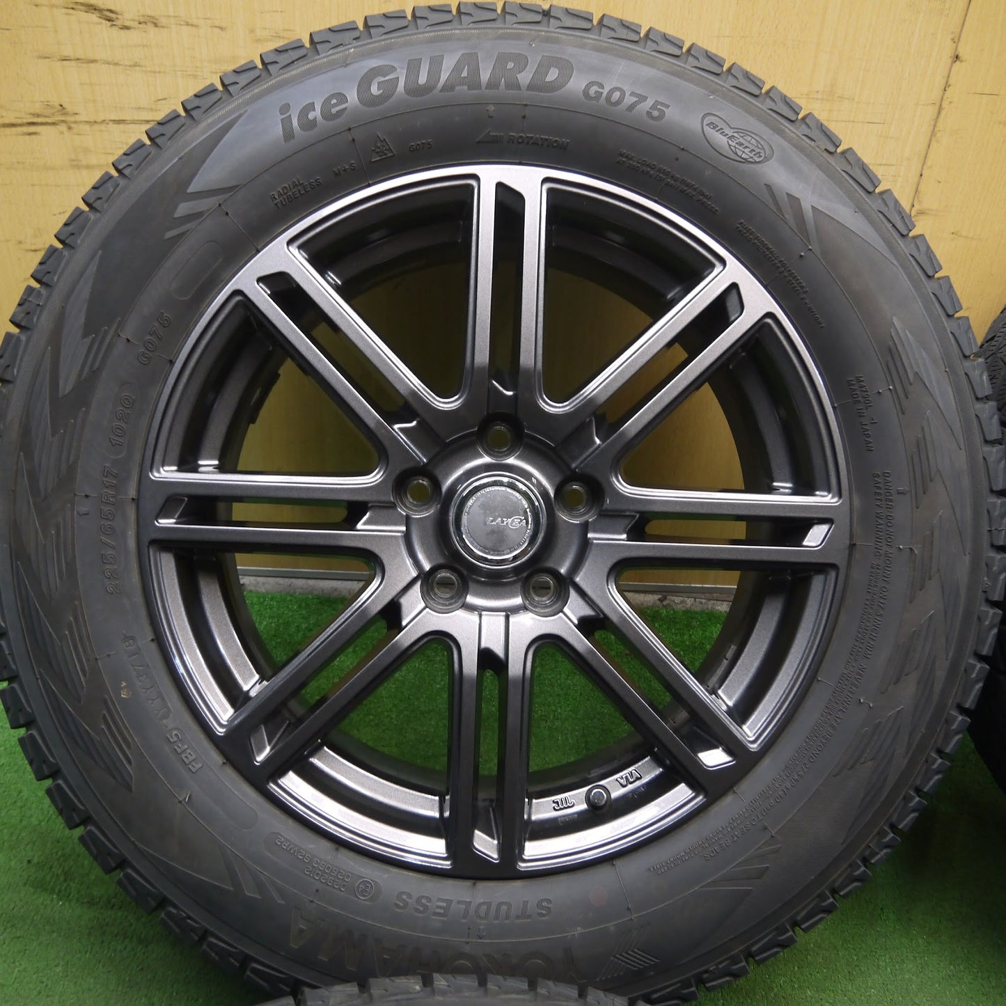 [送料無料]バリ溝！キレイ！8.5分★スタッドレス 225/65R17 ヨコハマ アイスガード G075 LAYCEA レイシア 17インチ PCD114.3/5H★3070702クス