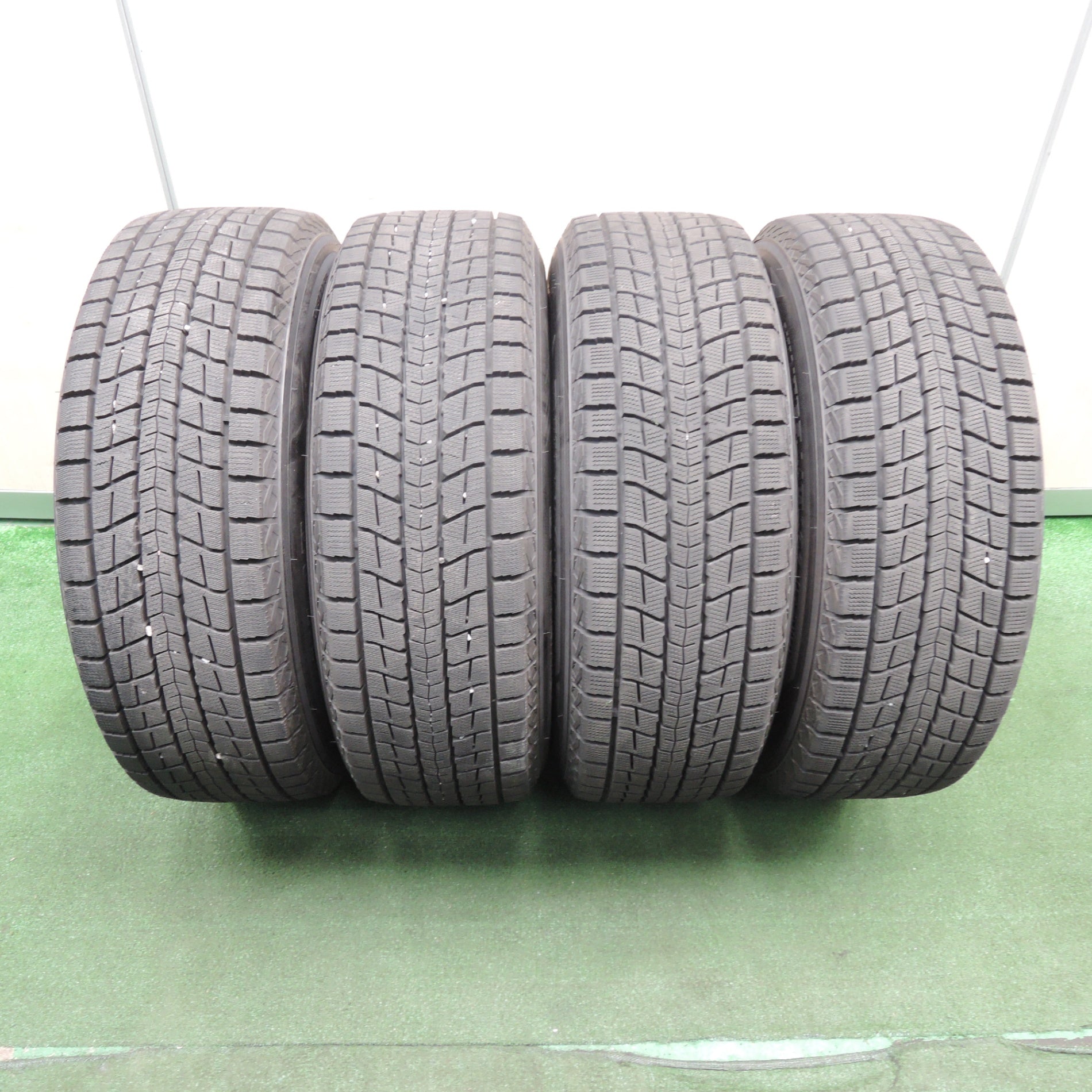 送料無料* 超バリ溝！21年！綺麗！9.5分以上☆アウディ 等 235/65R17 スタッドレス ダンロップ ウインターマックス SJ8 |  名古屋/岐阜の中古カー用品・工具の買取/販売ならガレージゲット