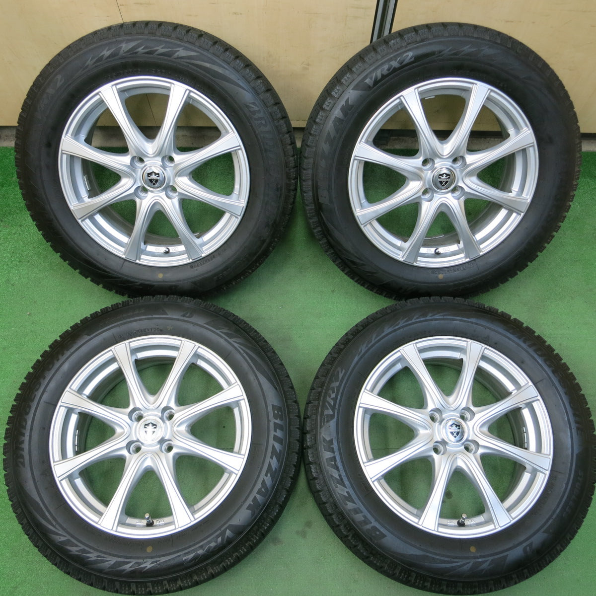 *送料無料*バリ溝！20年！キレイ！9.5分★スタッドレス 195/65R16 ブリヂストン ブリザック VRX2 ESTROSA エステローザ 16インチ PCD100/4H★3102802イス