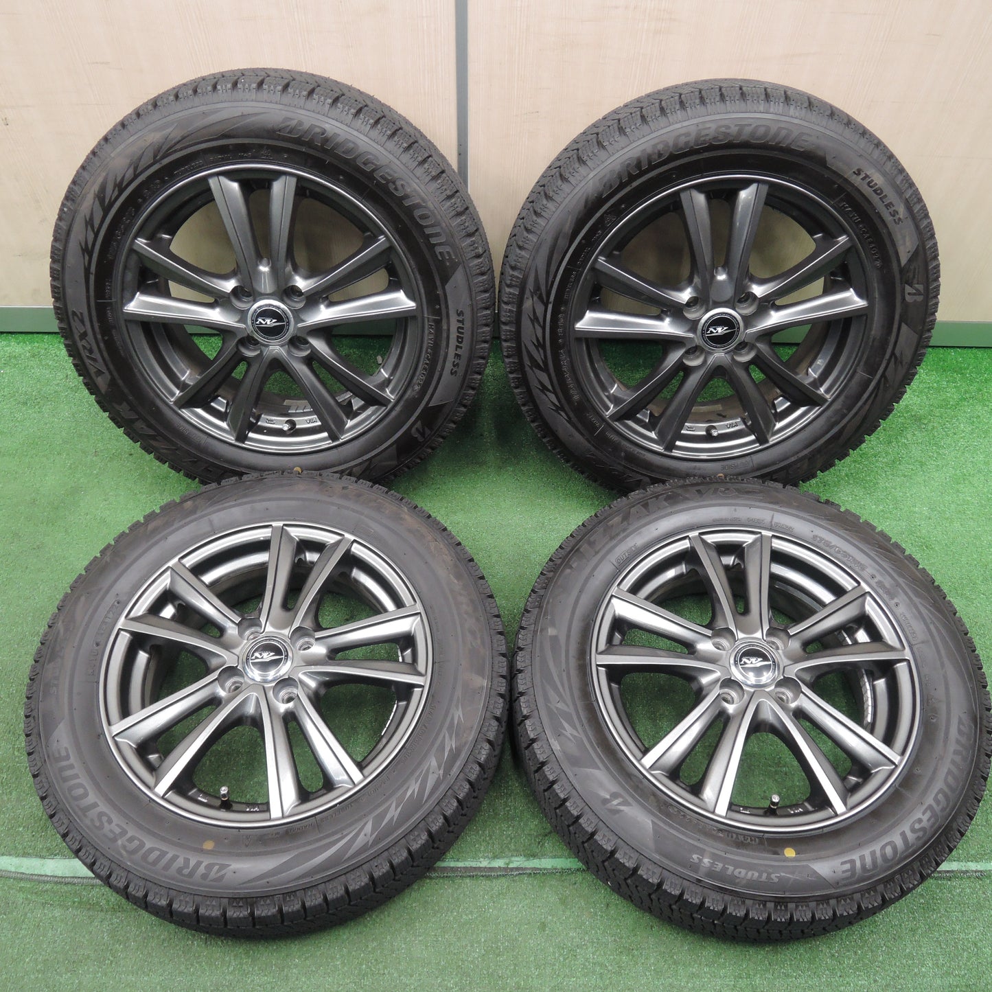 *送料無料*バリ溝！22年！キレイ！ほぼ10分★スタッドレス 175/65R15 ブリヂストン ブリザック VRX2 NIRVANA NV ニルバーナ 15インチ PCD100/4H★3120502NJス