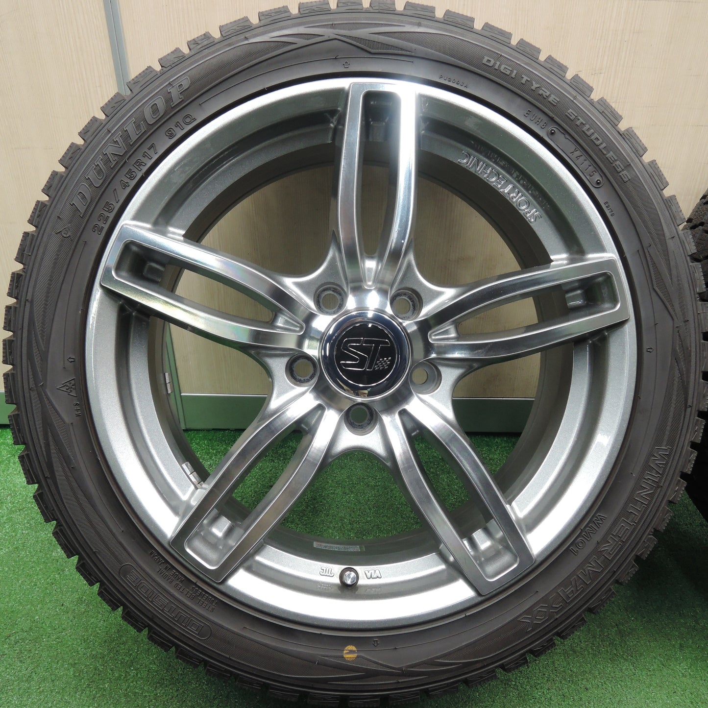 *送料無料*ほぼ未使用★ワーゲン等 SPORT TECHNIC 225/45R17 スタッドレス ダンロップ ウインターマックス WM01 スポーツテクニック PCD112/5H★3121309TNス