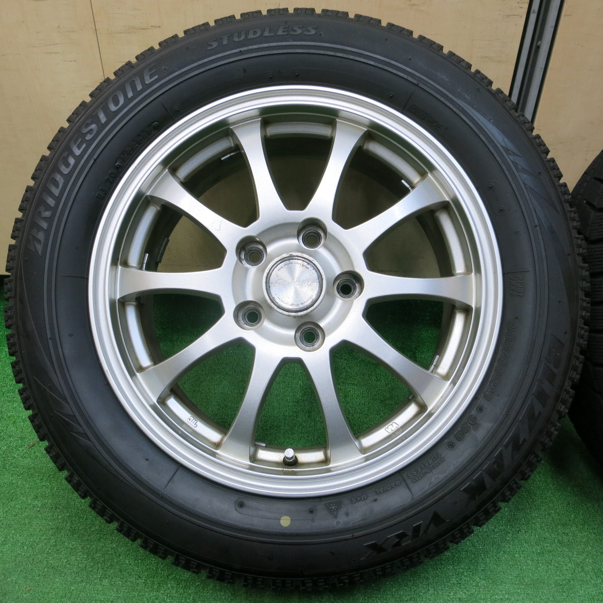 *送料無料*バリ溝！9分★スタッドレス 205/60R16 ブリヂストン ブリザック VRX Stranger ストレンジャー 16インチ PCD114.3/5H★3112906イス